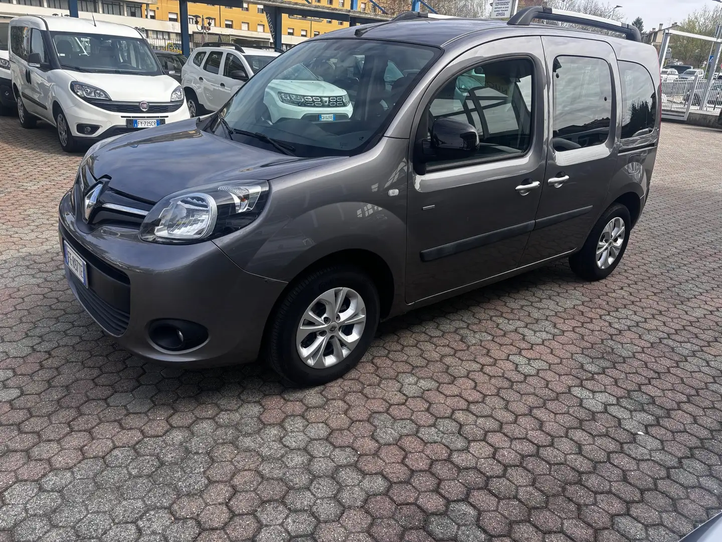 Renault Kangoo 1.5 dci Privilege 80cv - 1