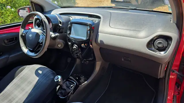 Peugeot 108 view 10