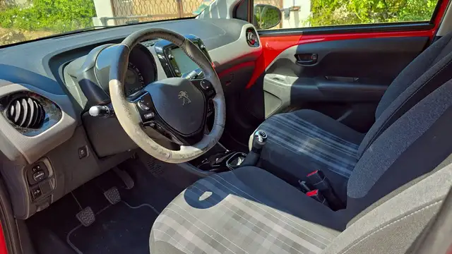 Peugeot 108 view 8
