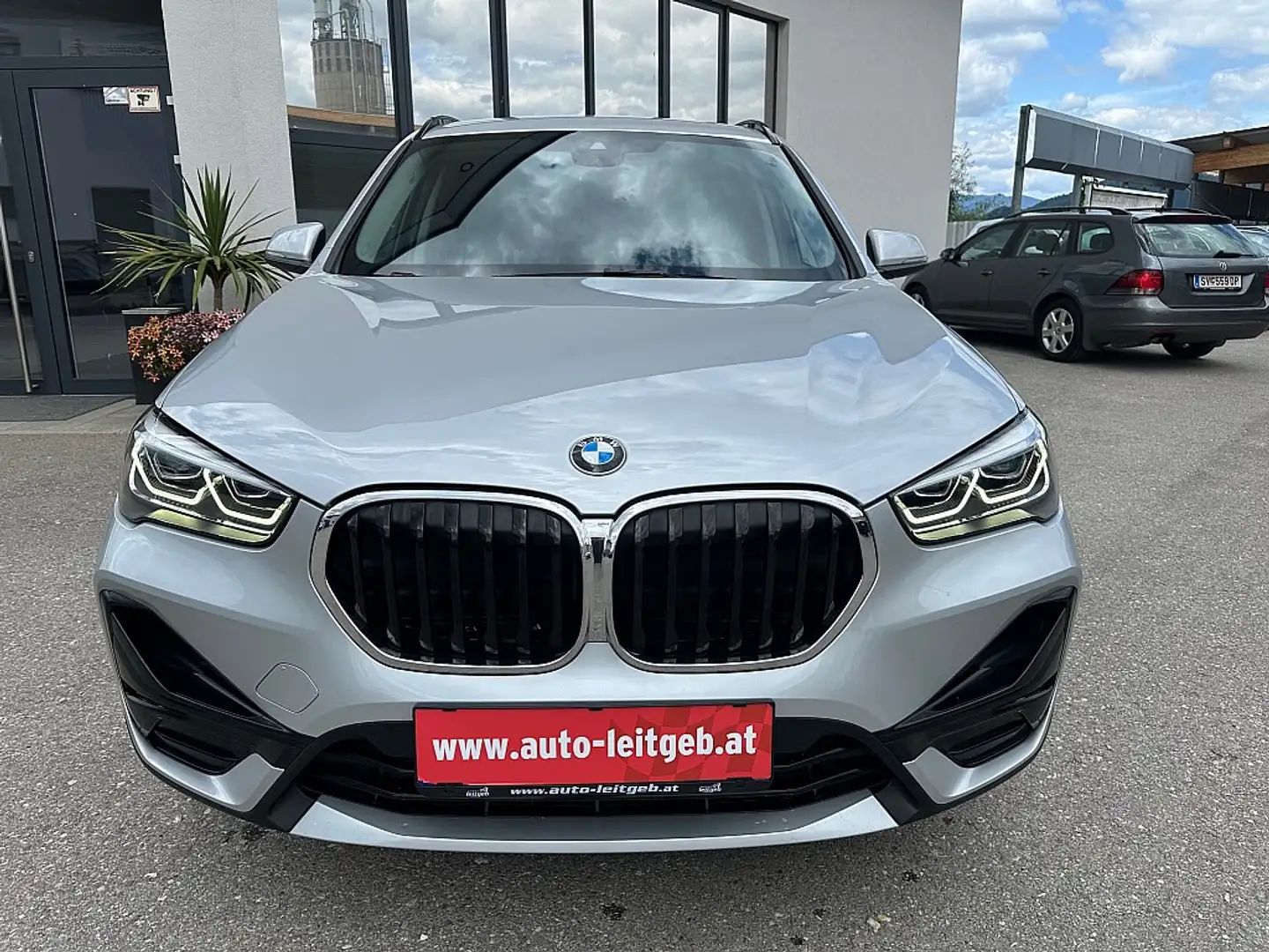 BMW X1 xDrive18d Aut. Silber - 2