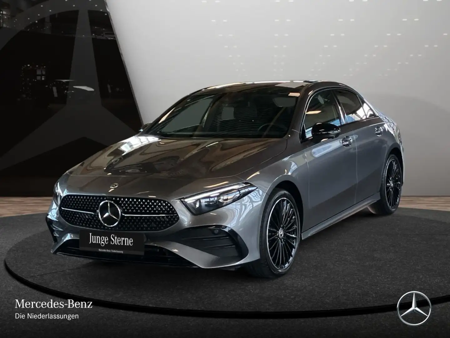 Mercedes-Benz A 250 e Lim AMG+NIGHT+PANO+360°+AHK+MULTIBEAM+8G Grau - 2