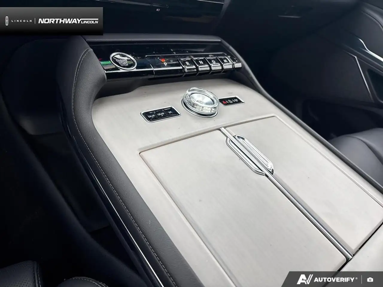 Lincoln Navigator снимка Lincoln Navigator