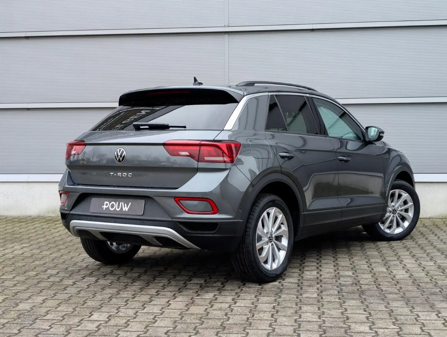 Volkswagen T-Roc 1.5 TSI 150pk Life Edition | Climate Control | 17" Grijs - 2