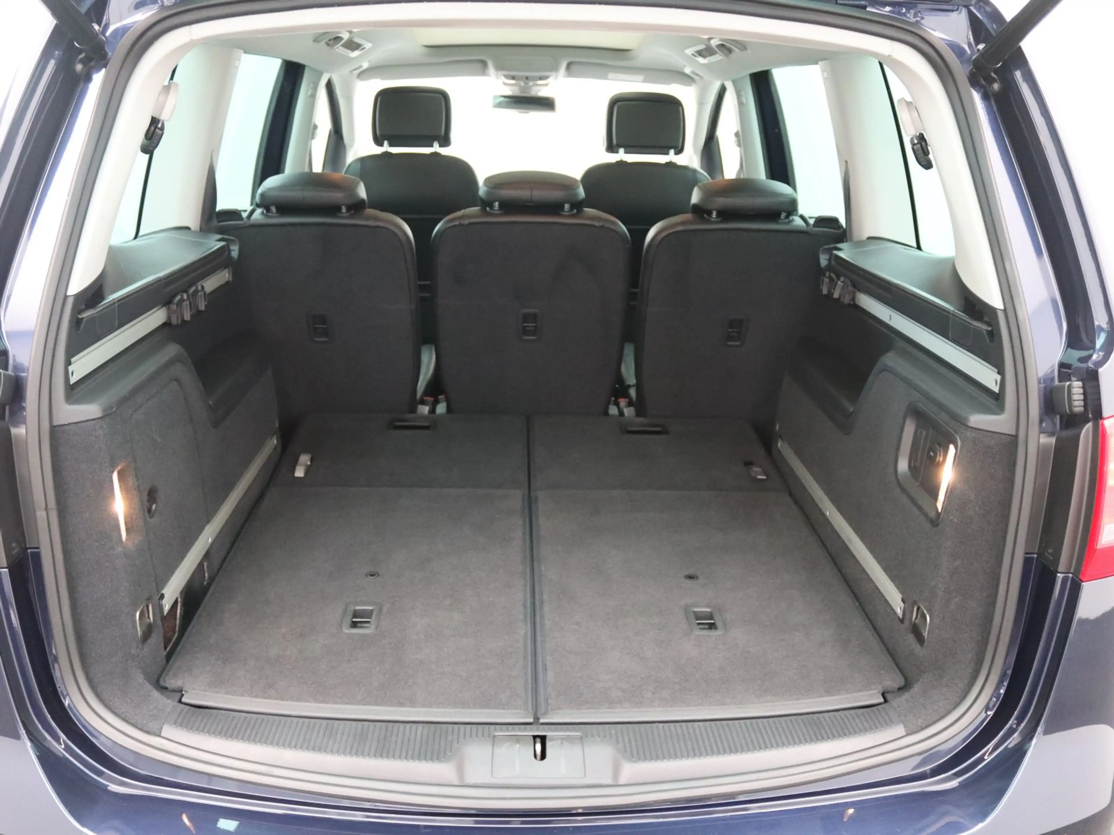 Volkswagen Sharan Highline 2.0 TDI DSG / 7-Sitze, SHZ — photo 6