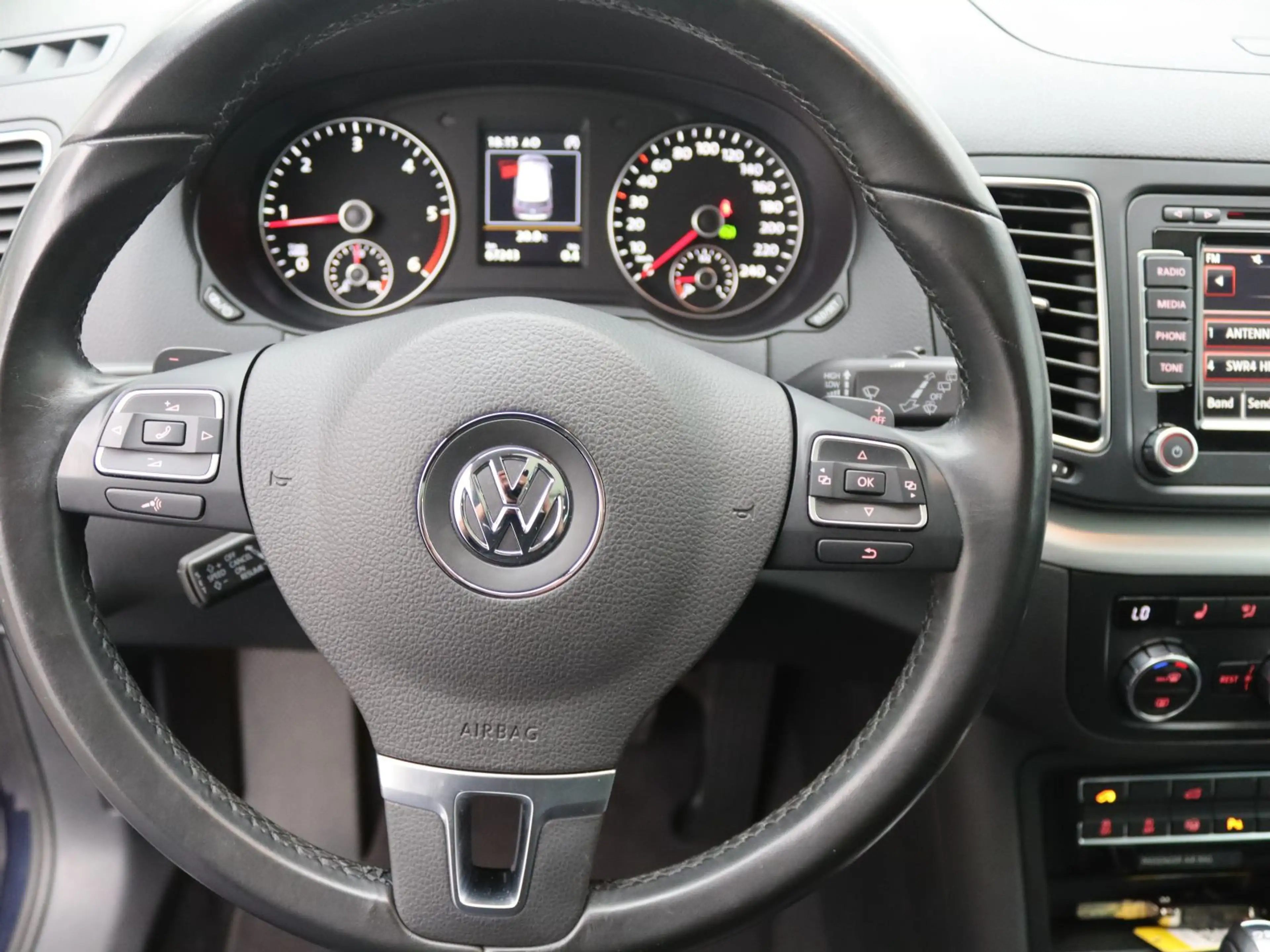Volkswagen Sharan Highline 2.0 TDI DSG / 7-Sitze, SHZ — photo 10