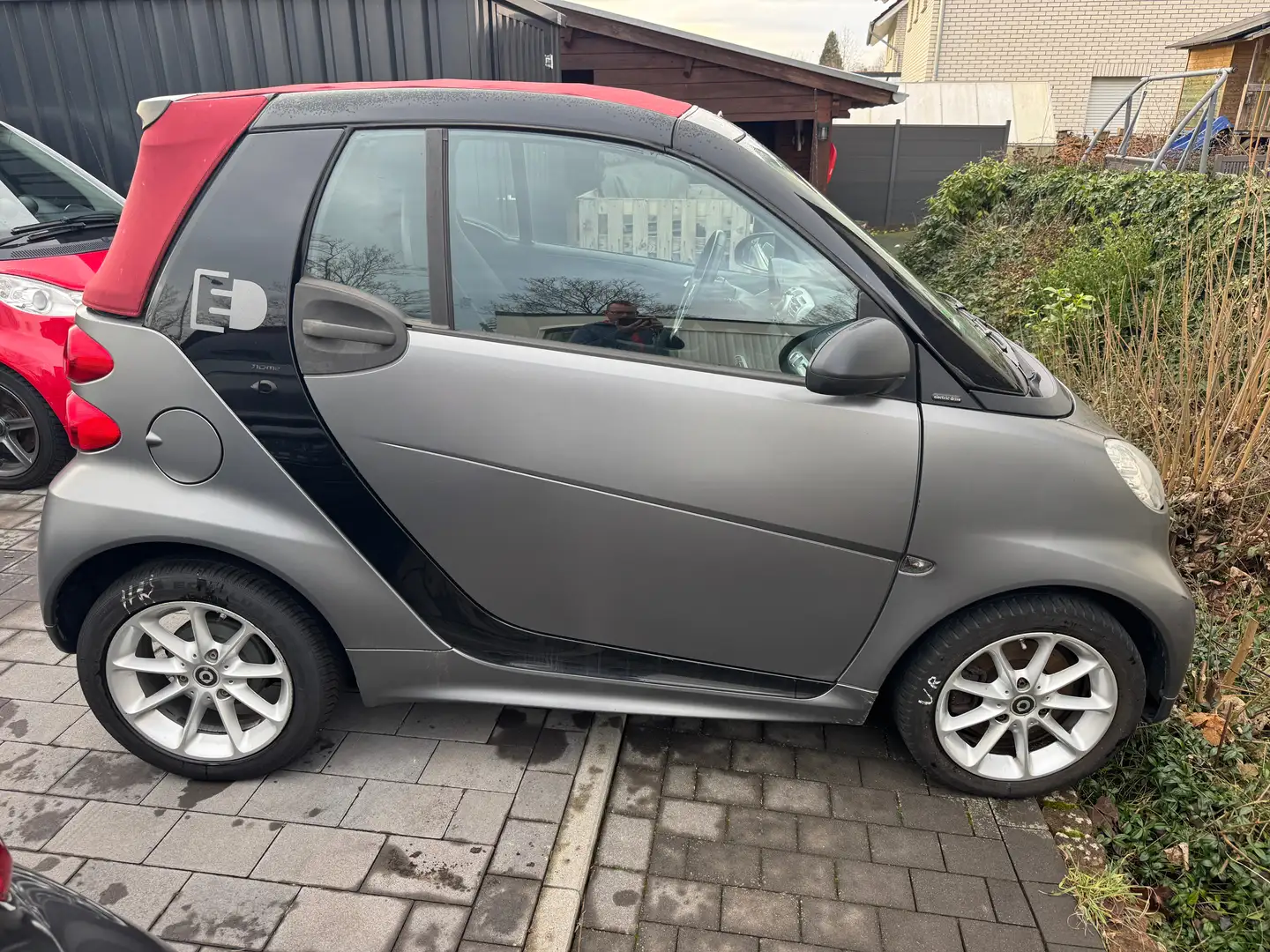 smart forTwo Smart Cabrio mit Brabus features 60KW , SOC 97% Grau - 2