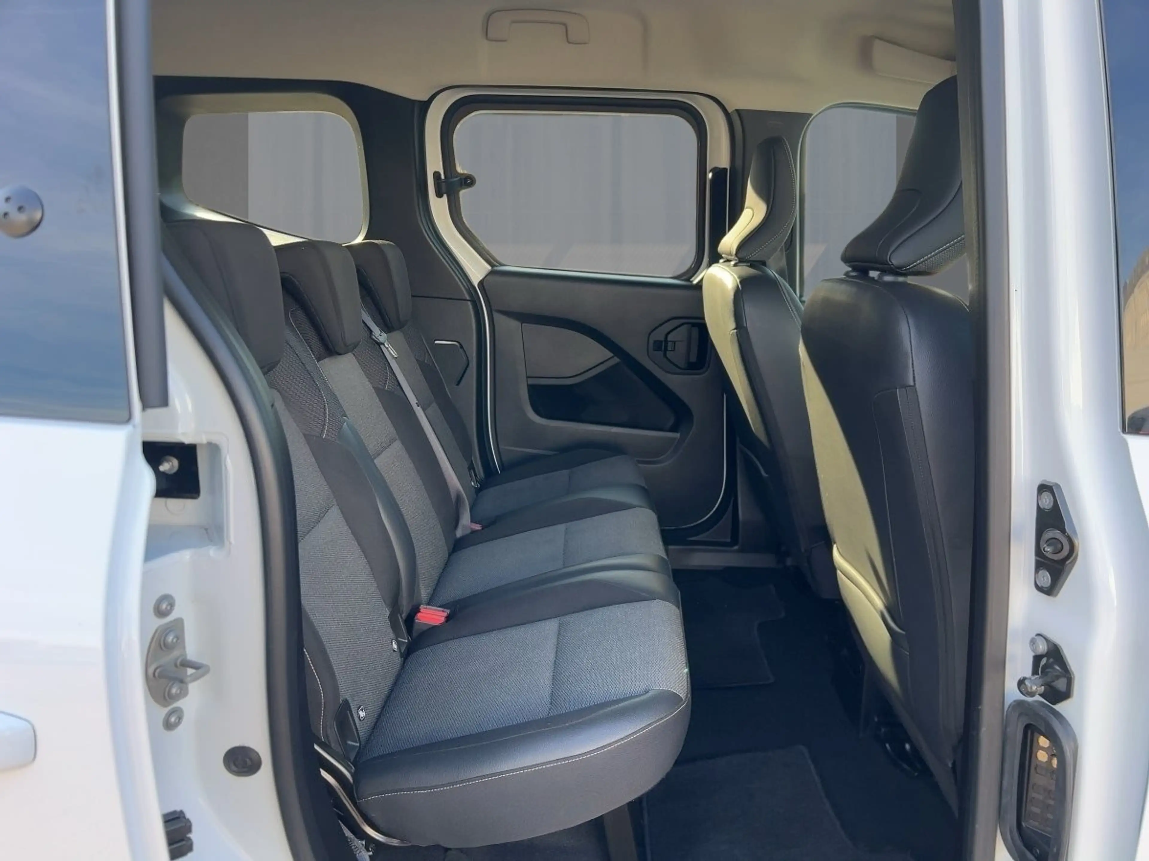 Renault Kangoo PKW EQUILIBRE TCe 100 PDC KLIMA BT ABS ESP — photo 9