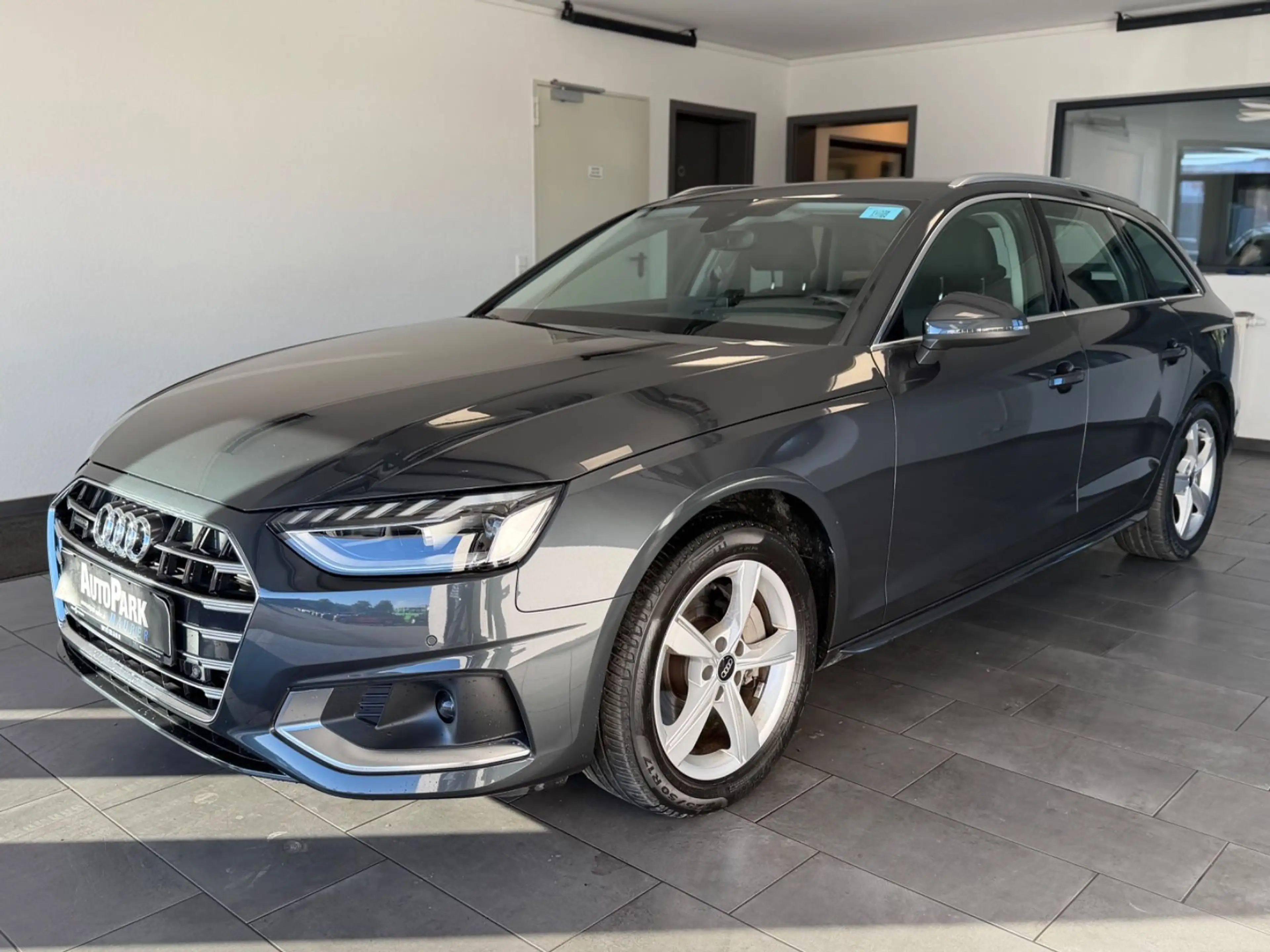 Audi A4 Avant 40 TDI quattro | AHK | NAVI | LED | SHZ