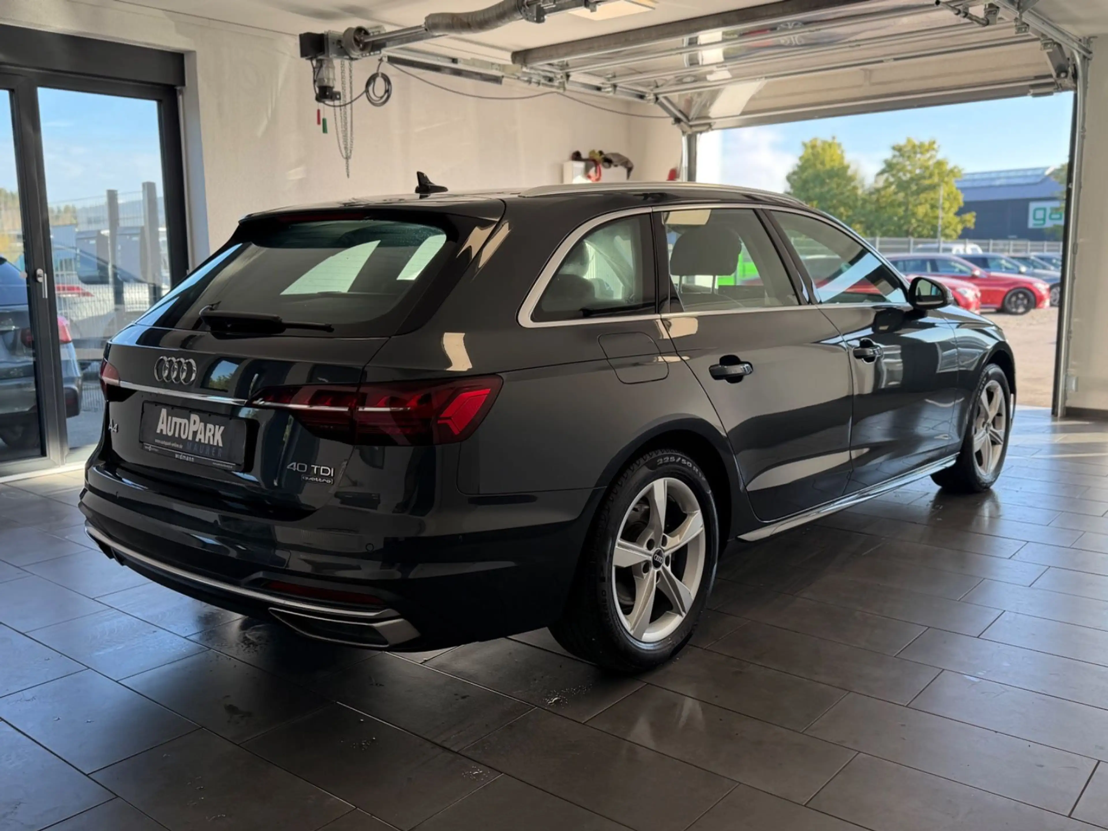 Audi A4 Avant 40 TDI quattro | AHK | NAVI | LED | SHZ — photo 5
