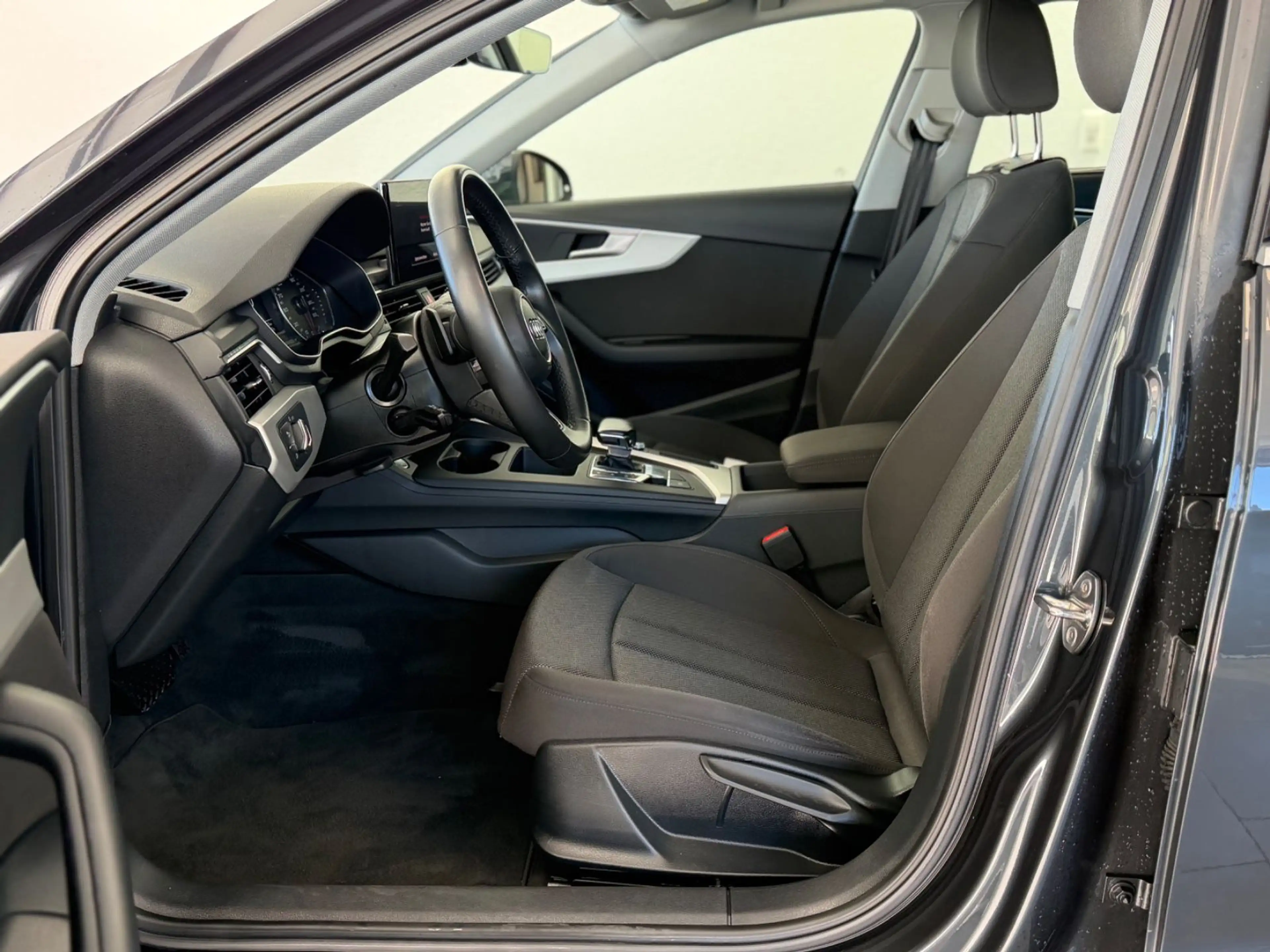 Audi A4 Avant 40 TDI quattro | AHK | NAVI | LED | SHZ — photo 9