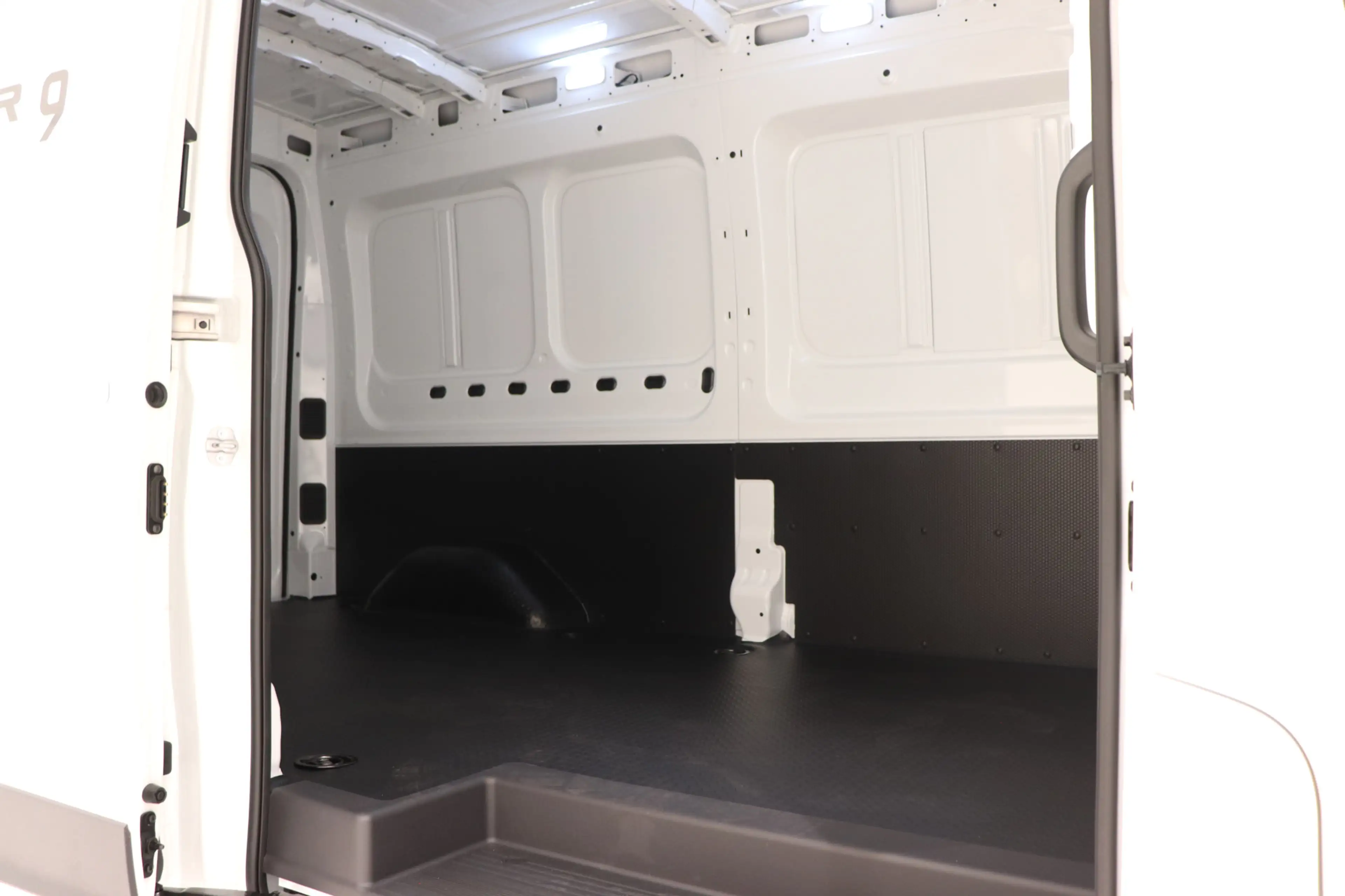 Maxus eDeliver 9 SAIC | 77 kWh L3H2 N1 | Dubbel cabine | Uit voorra — photo 9