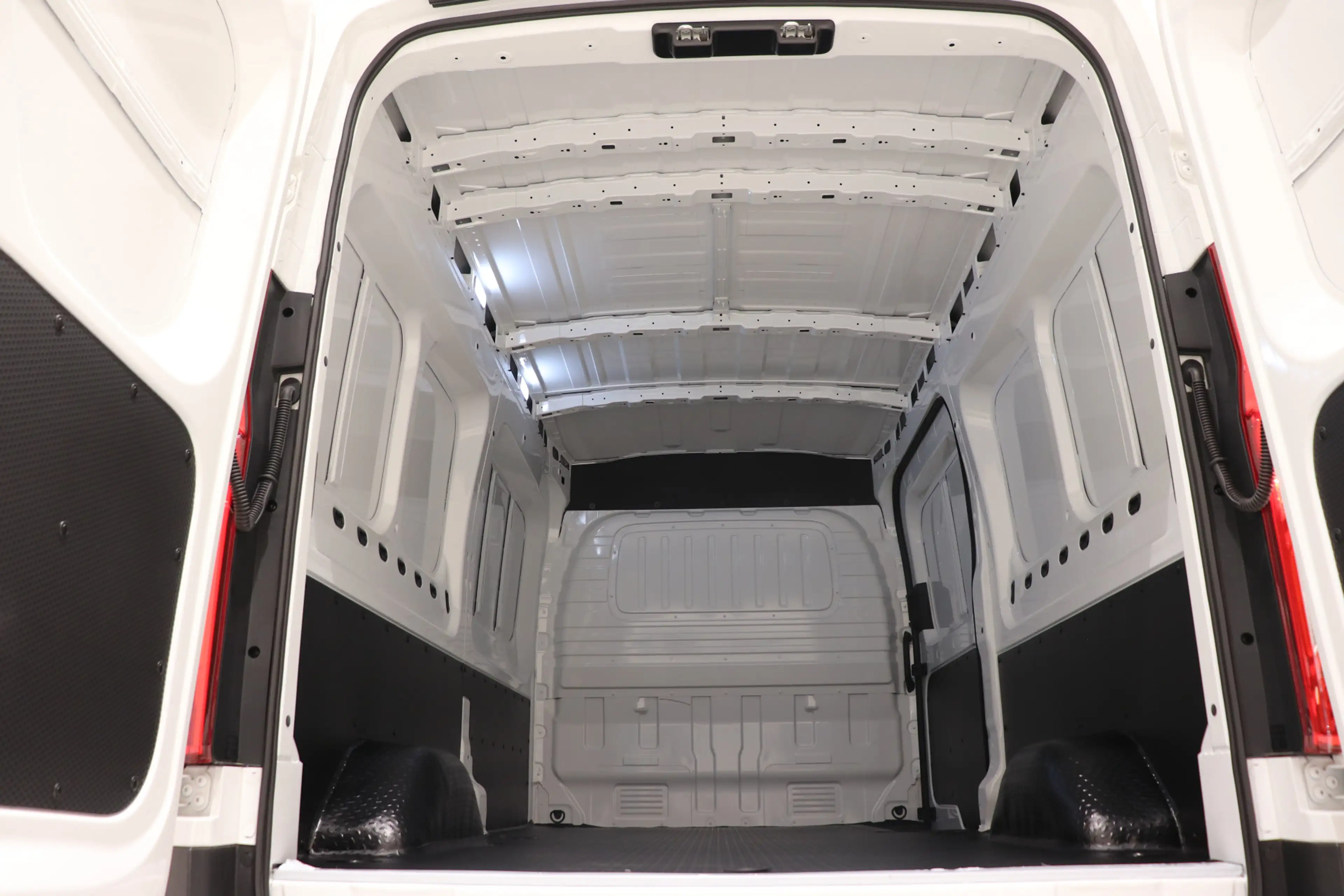 Maxus eDeliver 9 SAIC | 77 kWh L3H2 N1 | Dubbel cabine | Uit voorra — photo 13