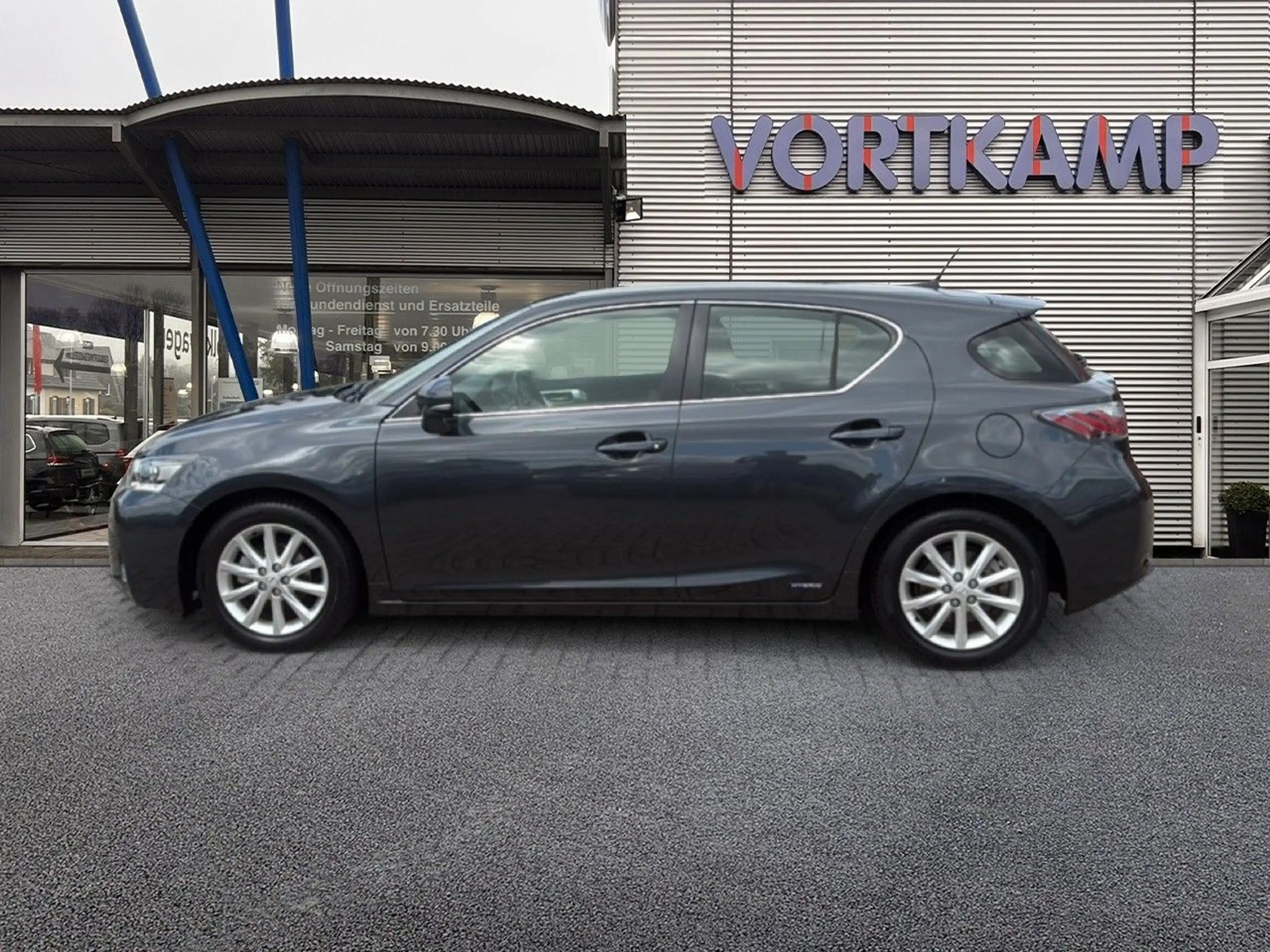 Lexus CT 200h Executive Line — photo 8