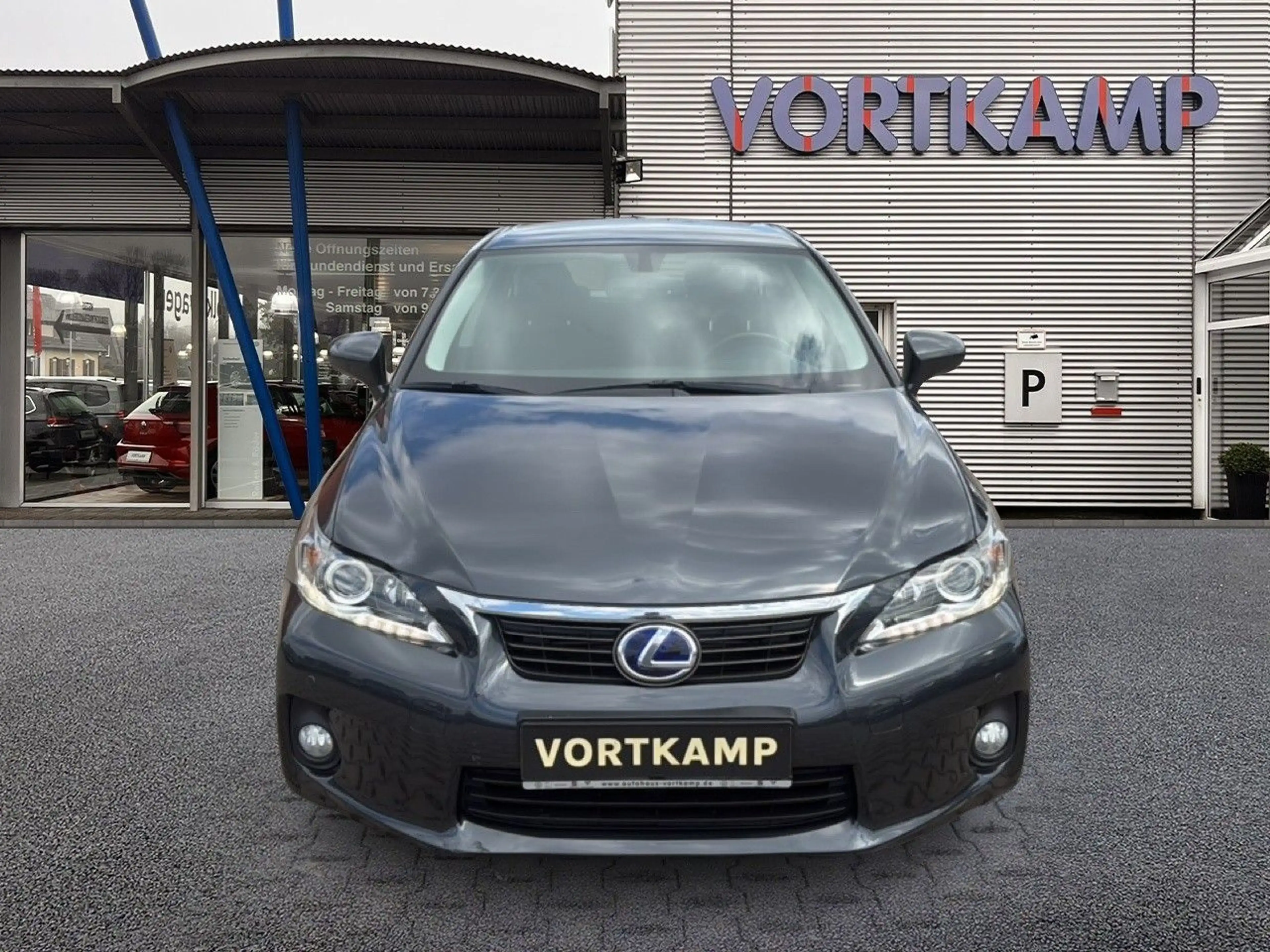 Lexus CT 200h Executive Line — photo 2