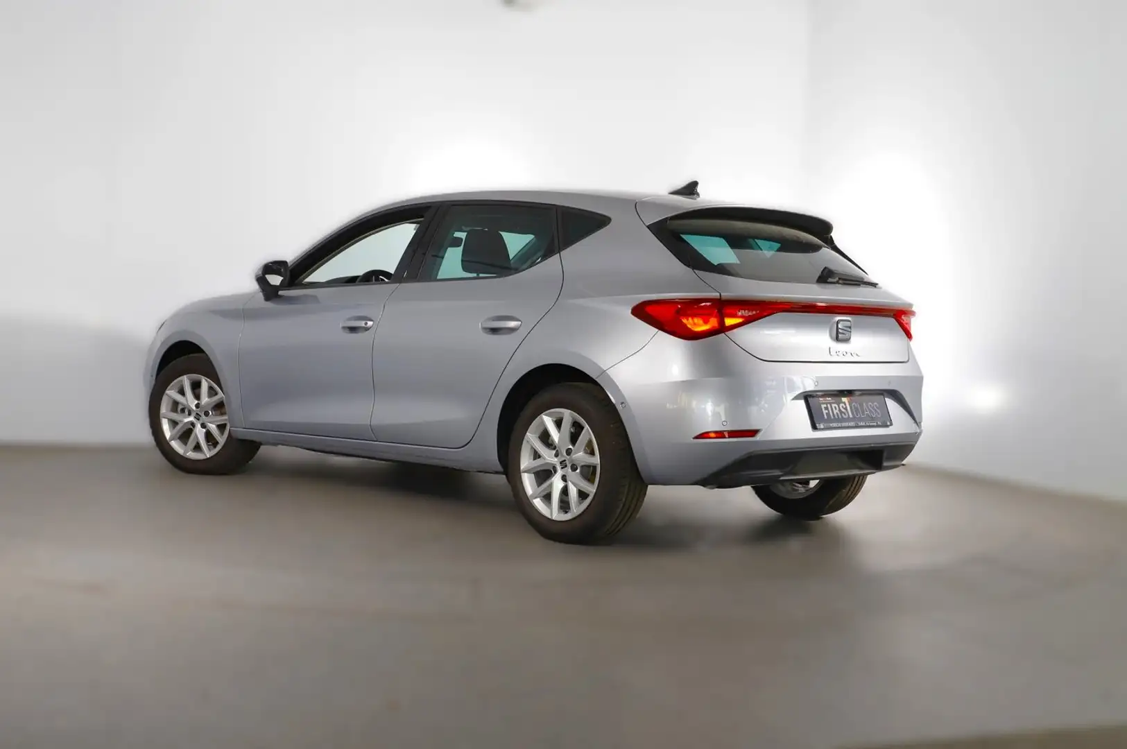 SEAT Leon Style 1.0 TSI 110 PS Silber - 2