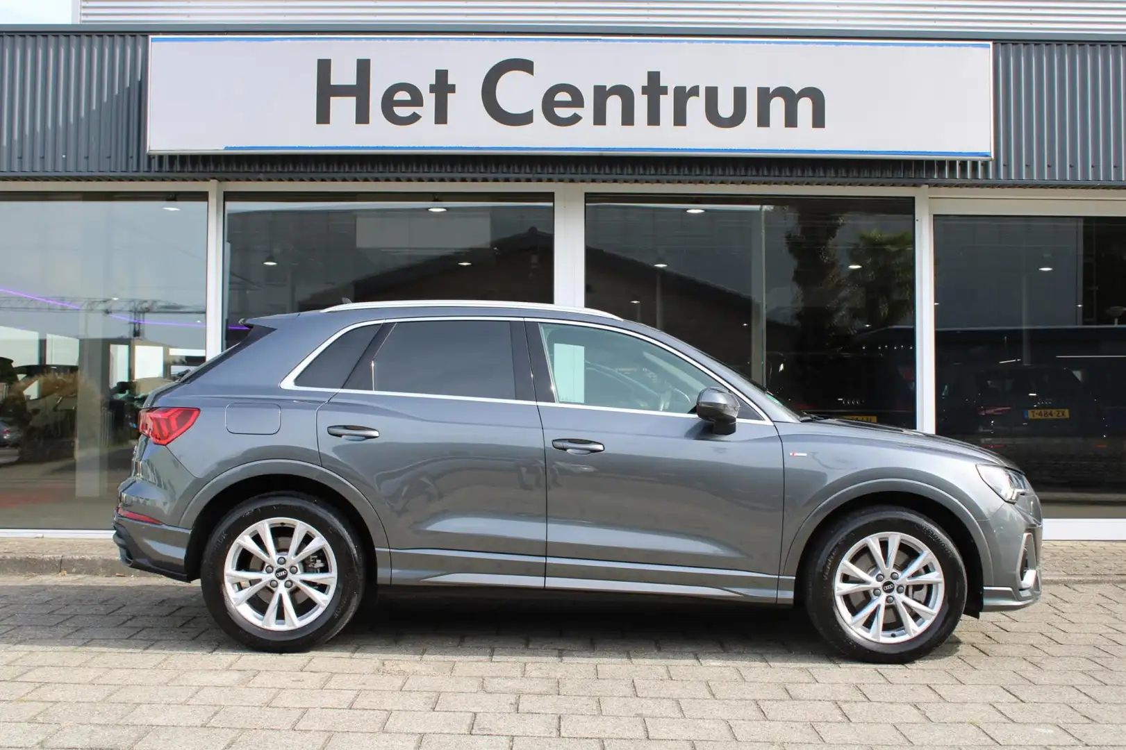 Audi Q3 45 TFSI quattro 230PK Automaat S-Line / Cruise con Gris - 2