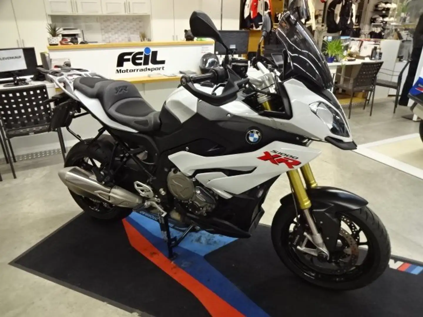 BMW S 1000 XR White - 1