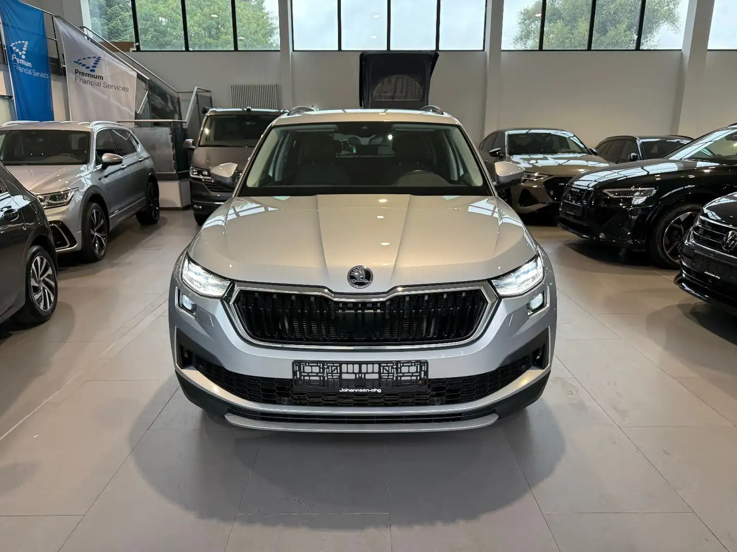 Skoda Kodiaq Tour 2.0 TDI DSG AID/ACC/MATRIX/KEY/AHK Silber - 2