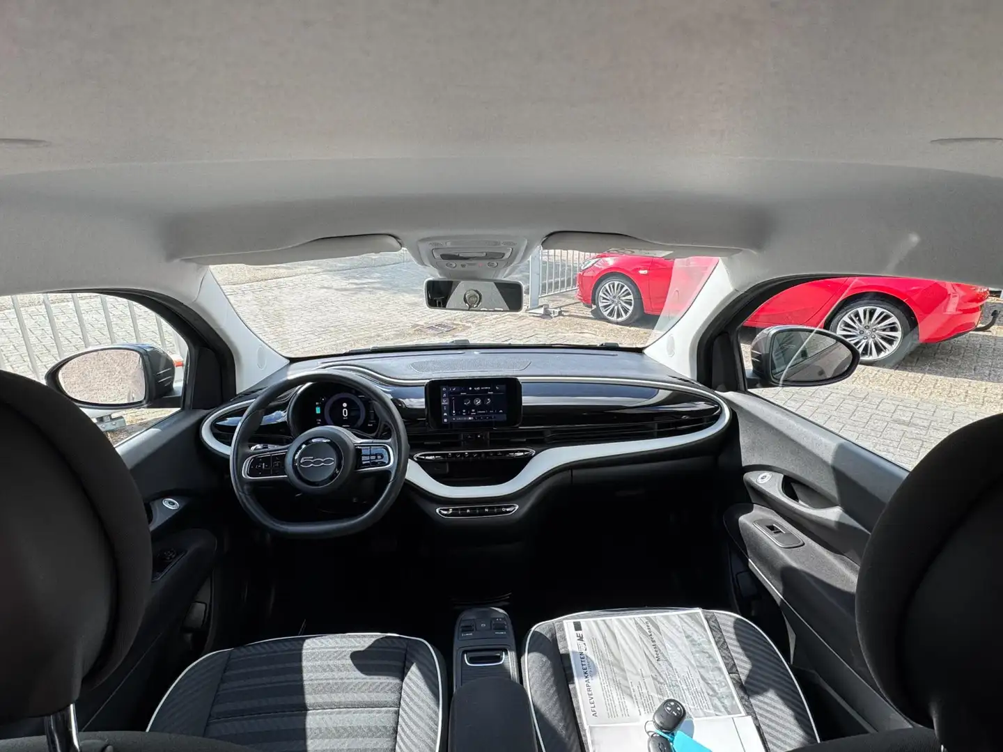 Fiat 500 Action 24 kWh PARKEERSENSOREN / CARPLAY / CRUISE C Grijs - 2