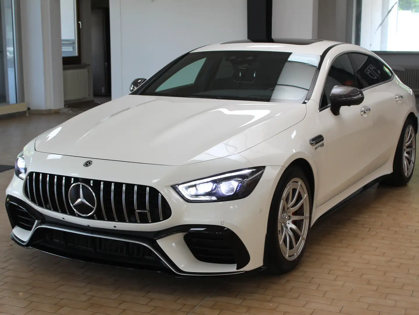 Mercedes-Benz AMG GT AMG GT 4door AMG GT 63 4Matic+ 2,99% Rate:584€ Weiß - 1