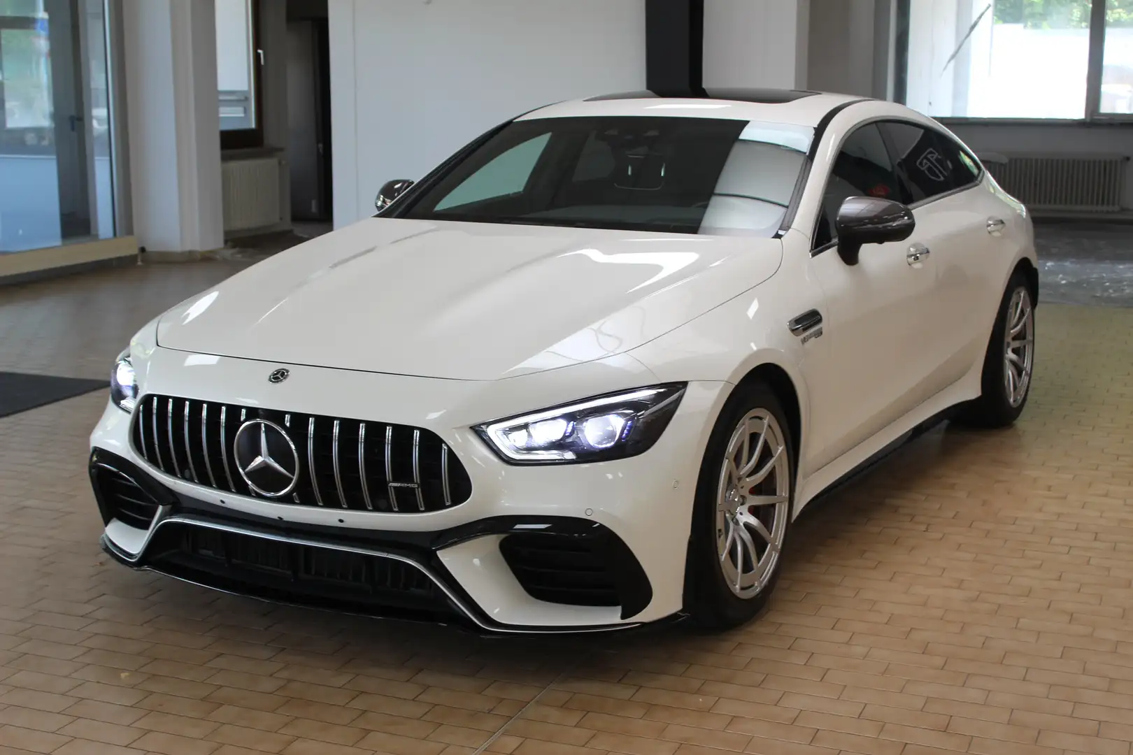 Mercedes-Benz AMG GT AMG GT 4door AMG GT 63 4Matic+ 2,99% Rate:584€ Weiß - 2