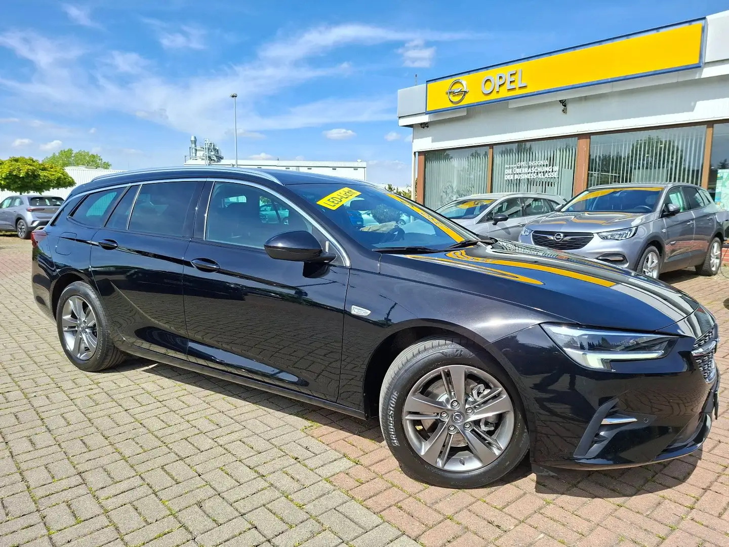 Opel Insignia B ST Elegance AT+MATRIXLED+NAVI+SHZ+LHZ Schwarz - 1