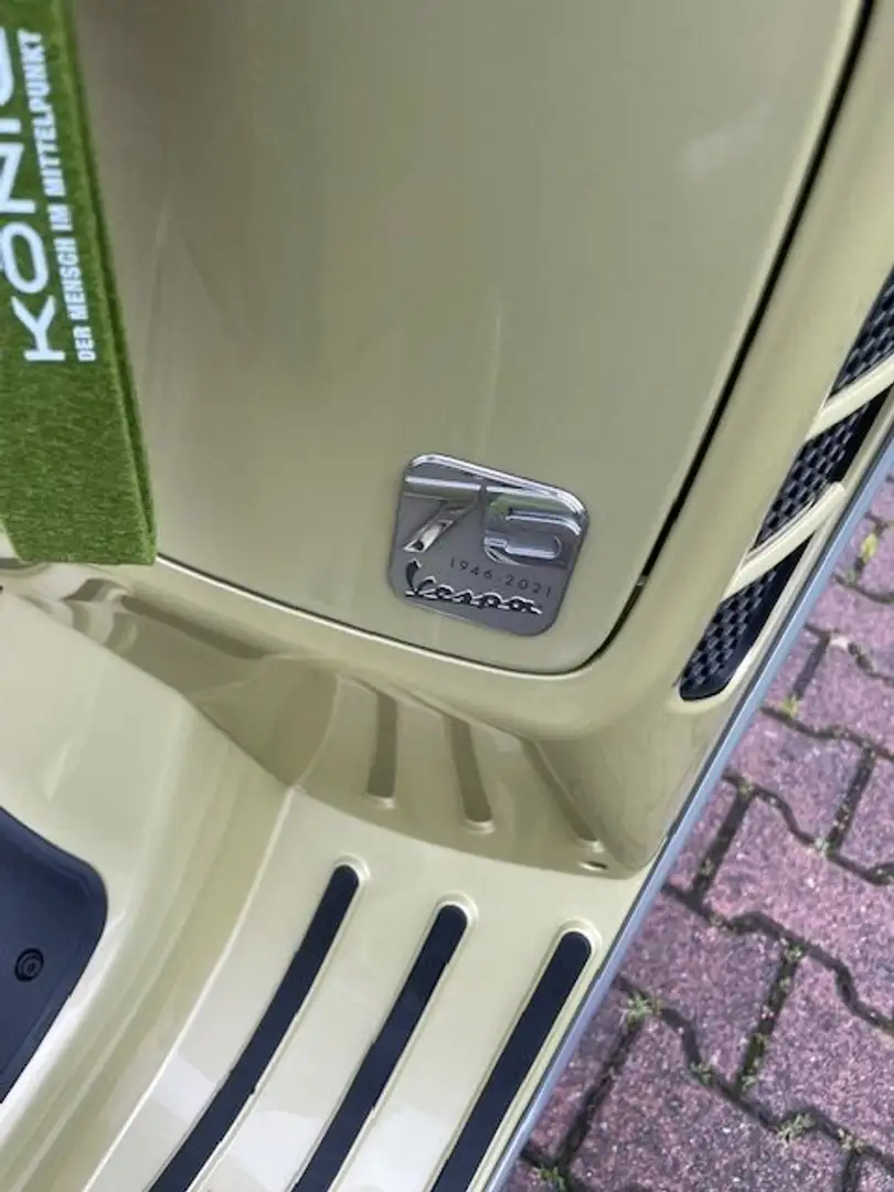 Vespa GTS Super Tech 300 75 th Sondermodell Goud - 2