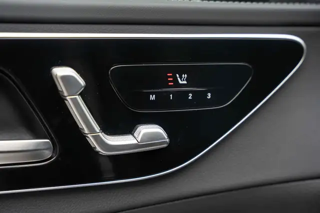 Mercedes-Benz C-Class view 13