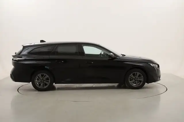 Peugeot 308 view 6