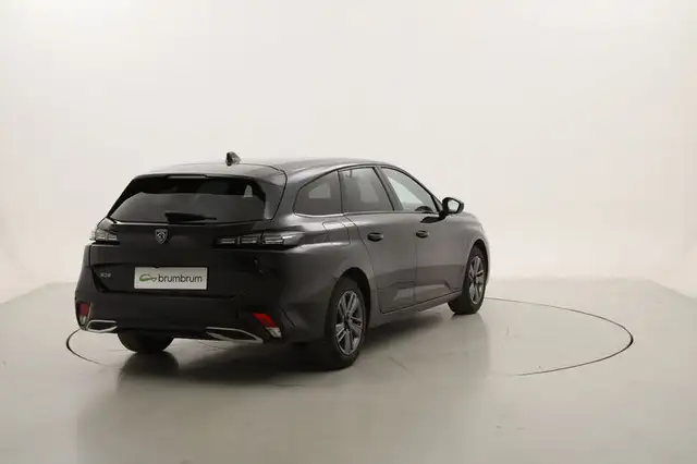 Peugeot 308 view 5