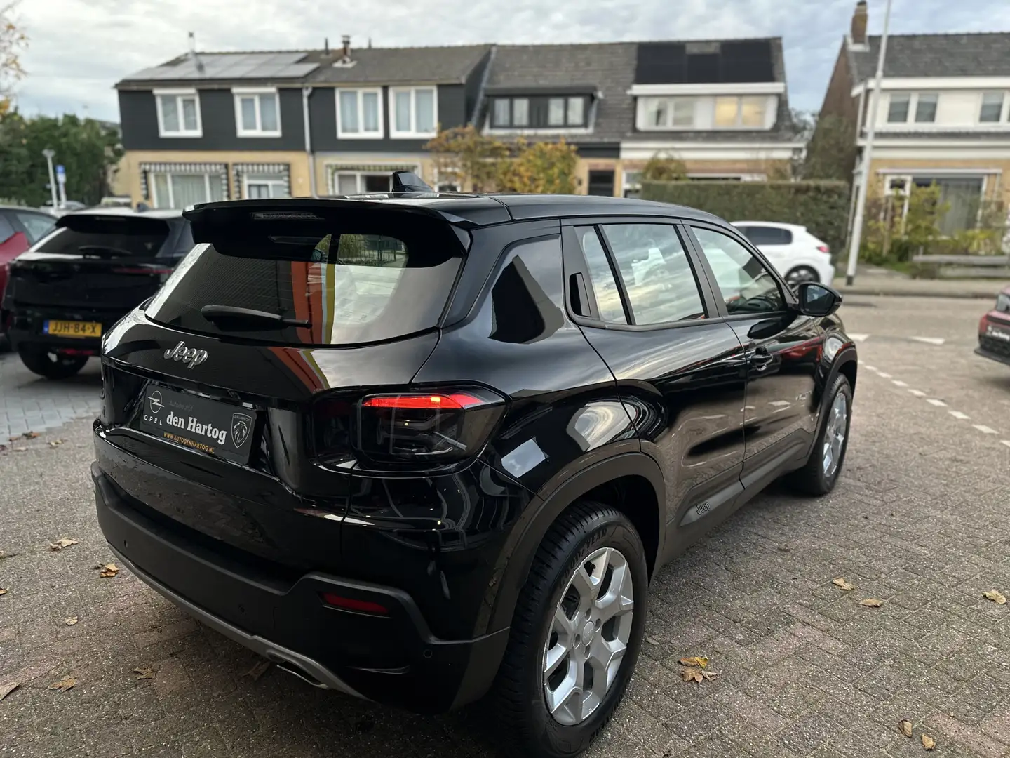 Jeep Avenger 1.2 Altitude Navi/Camera/Stoel en voorruit verwarm Noir - 2