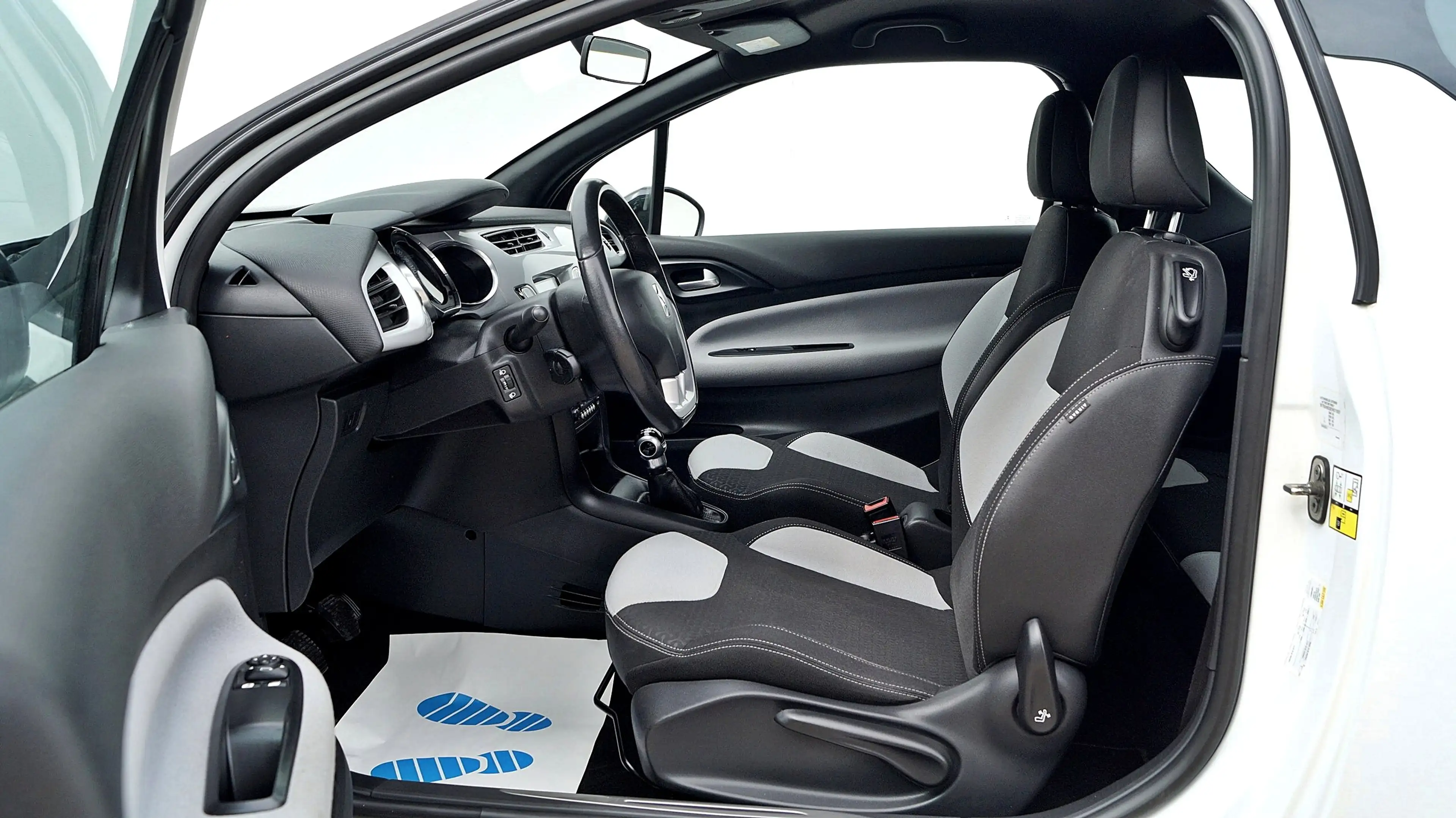 DS Automobiles DS 3 1.2 PURETECH SoChic *GEPRÜFTES FAHRZEUG* — photo 8