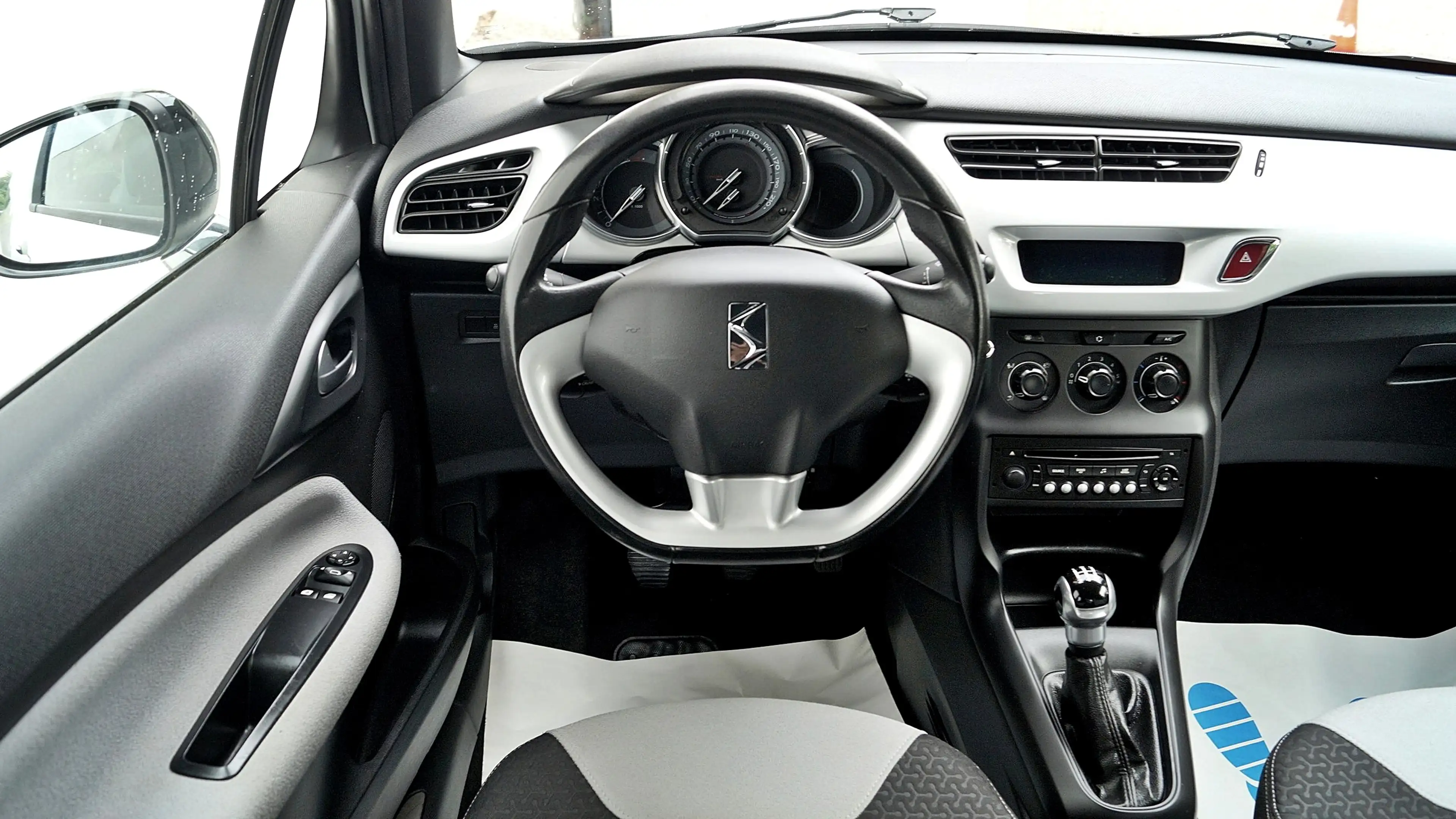 DS Automobiles DS 3 1.2 PURETECH SoChic *GEPRÜFTES FAHRZEUG* — photo 12