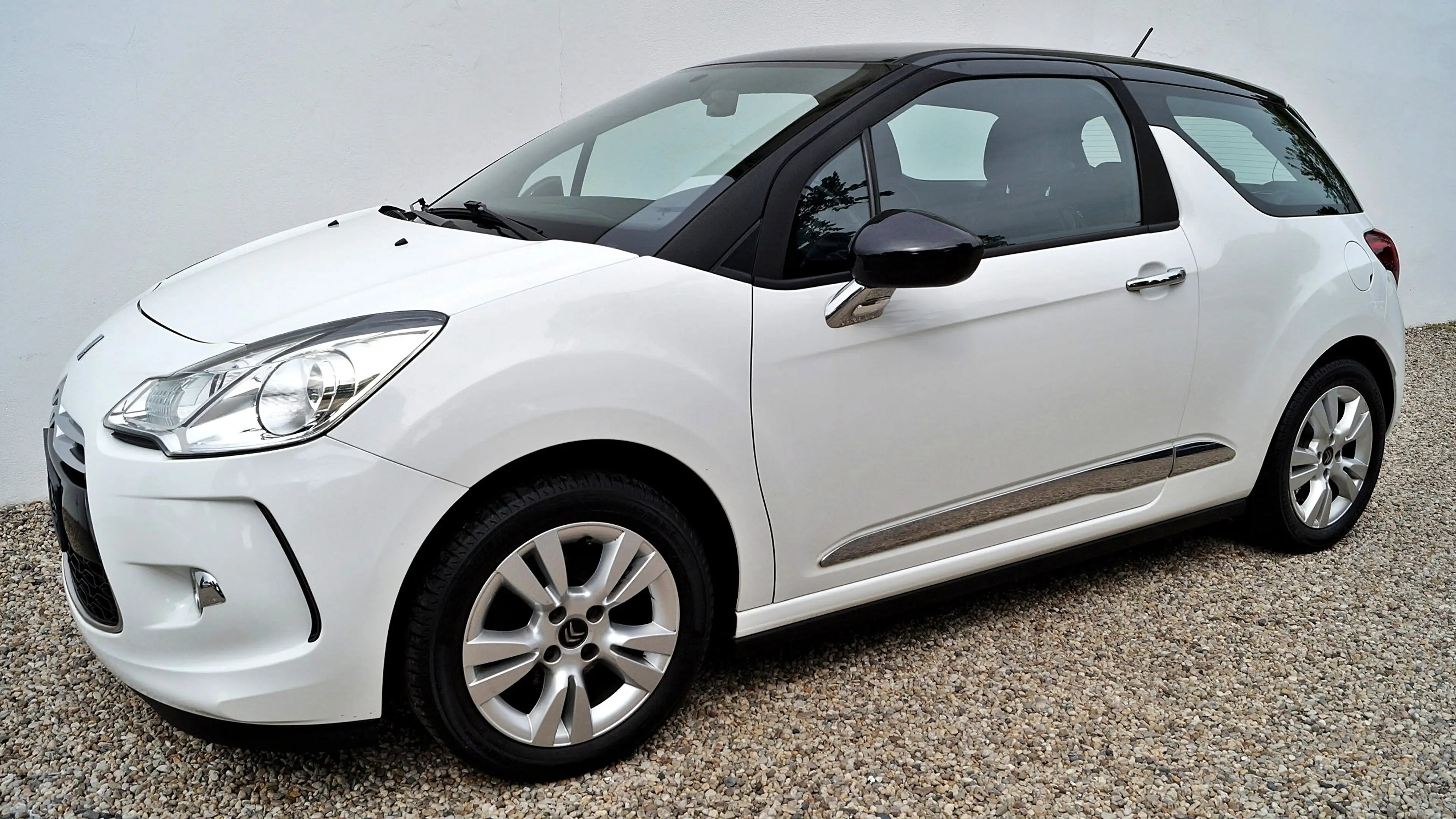 DS Automobiles DS 3 1.2 PURETECH SoChic *GEPRÜFTES FAHRZEUG* — photo 2