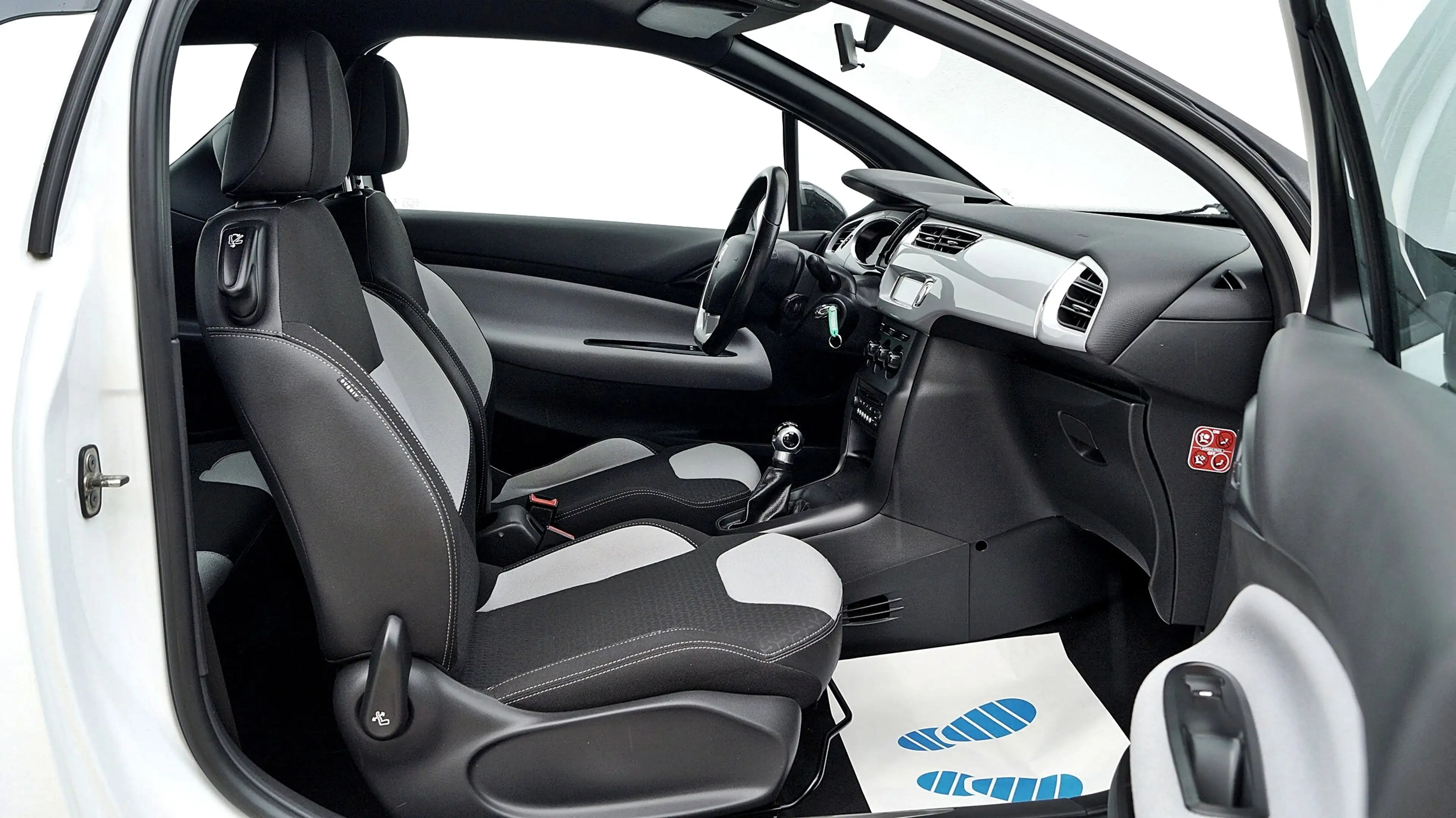 DS Automobiles DS 3 1.2 PURETECH SoChic *GEPRÜFTES FAHRZEUG* — photo 11