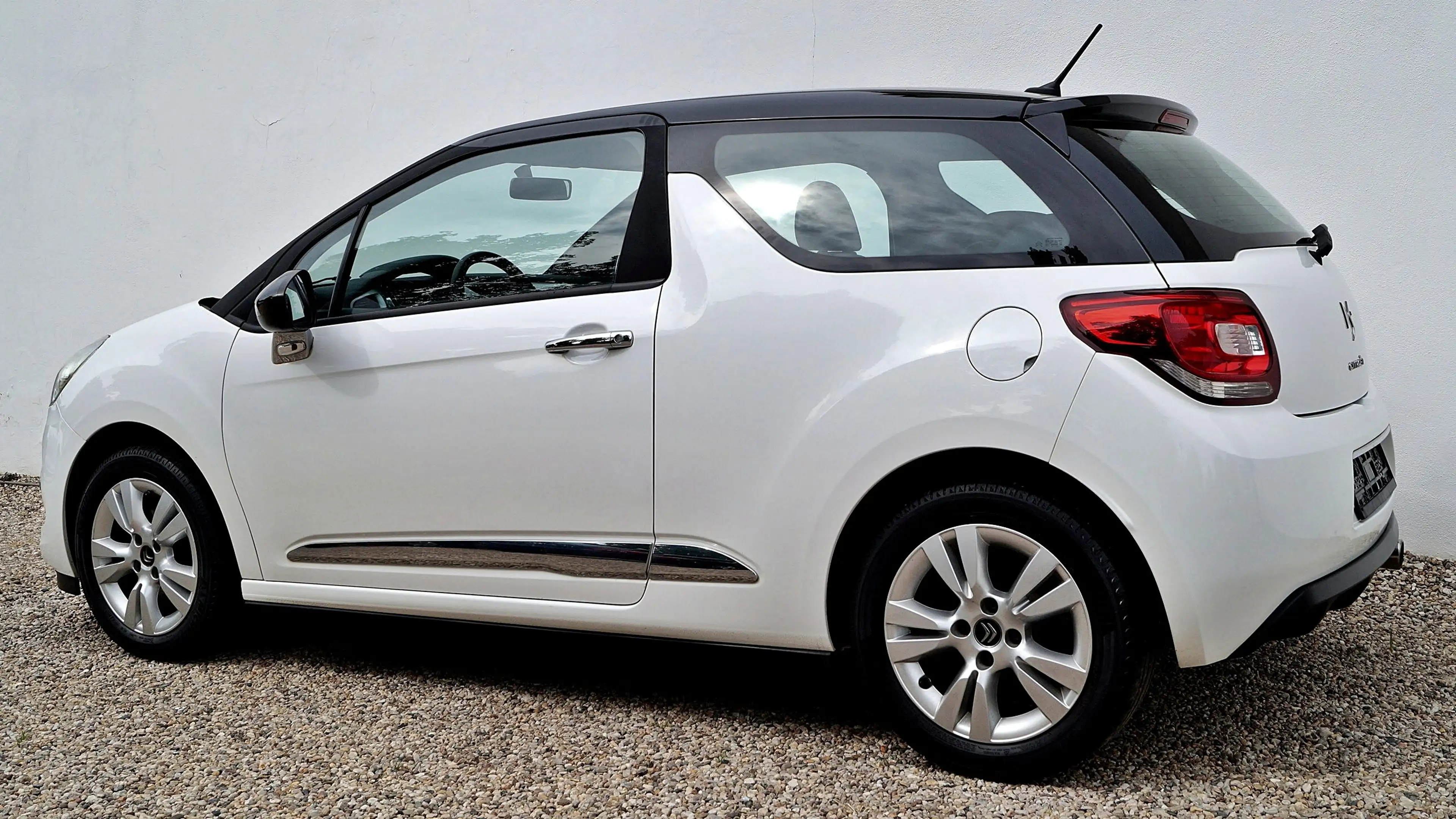 DS Automobiles DS 3 1.2 PURETECH SoChic *GEPRÜFTES FAHRZEUG* — photo 3