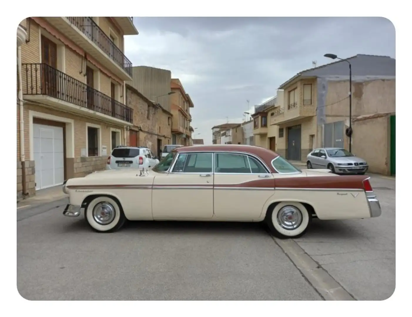 Chrysler New Yorker Beige - 2