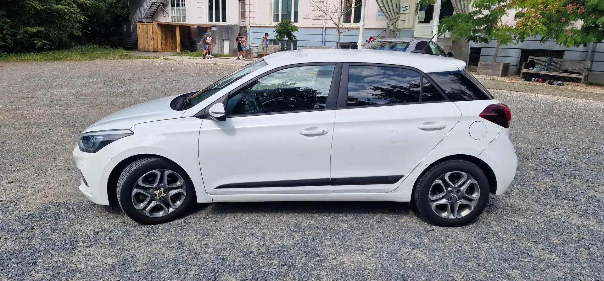 Hyundai i20 i20 1.0 T-GDi Twist Tech P + Blanc - 2