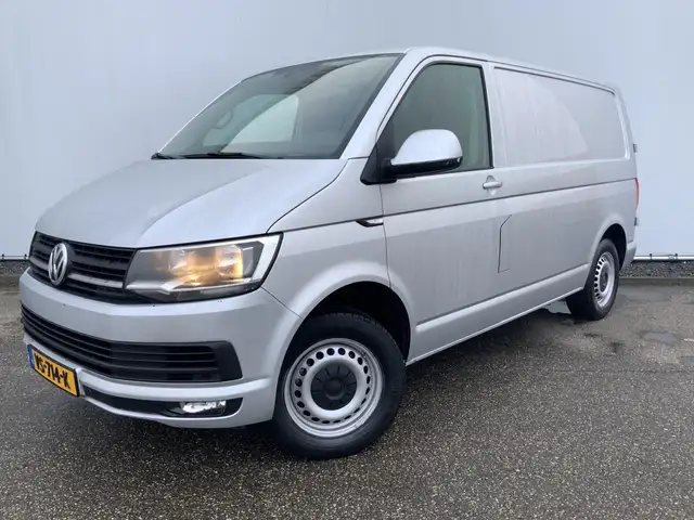 Volkswagen T6 Transporter 2.0 TDI L1H1 Airco Cruise Navi 3 Zits Trekhaak 250