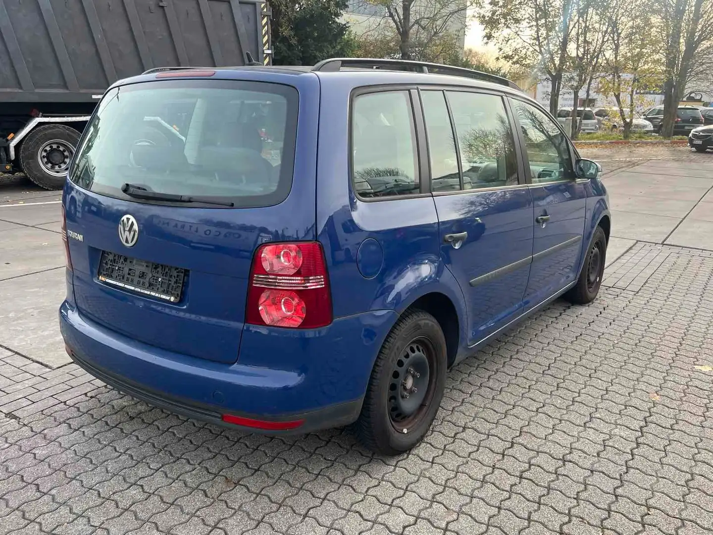 Volkswagen Touran 7 Sitze Trendline Navi Klima 2Hand Blau - 2
