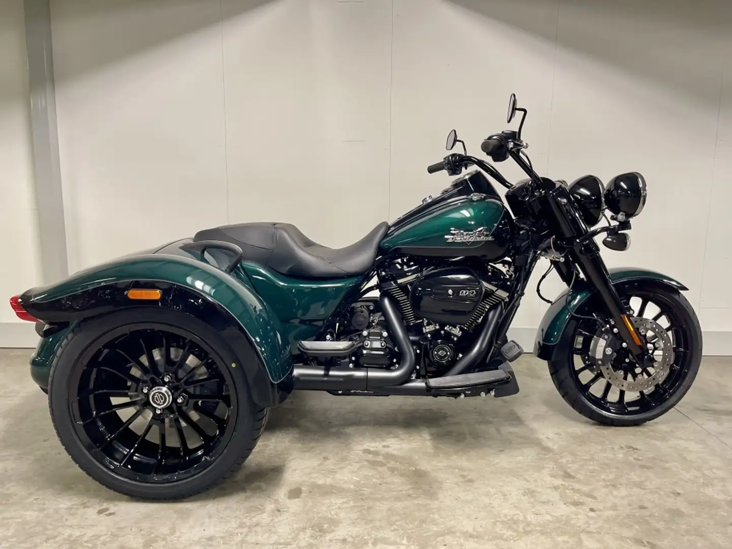 Harley-Davidson Trike FLRT FREEWHEELER Nero - 1