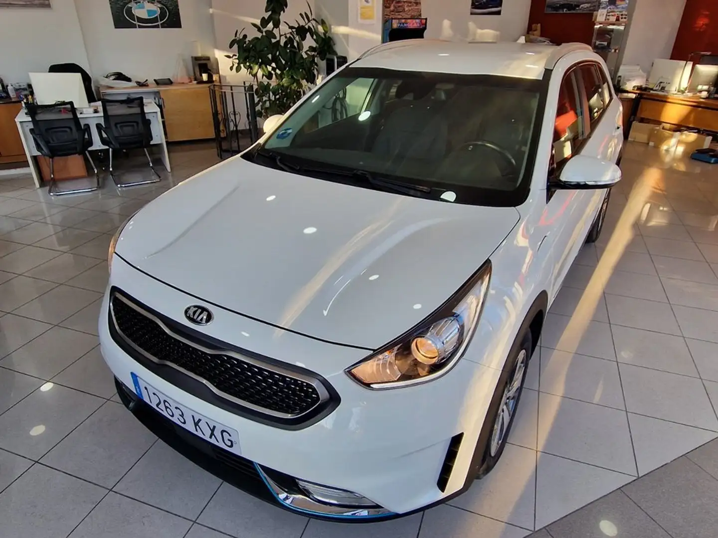 Kia Niro 1.6 GDi Híbrido Enchufable 104kW Drive Blanco - 2