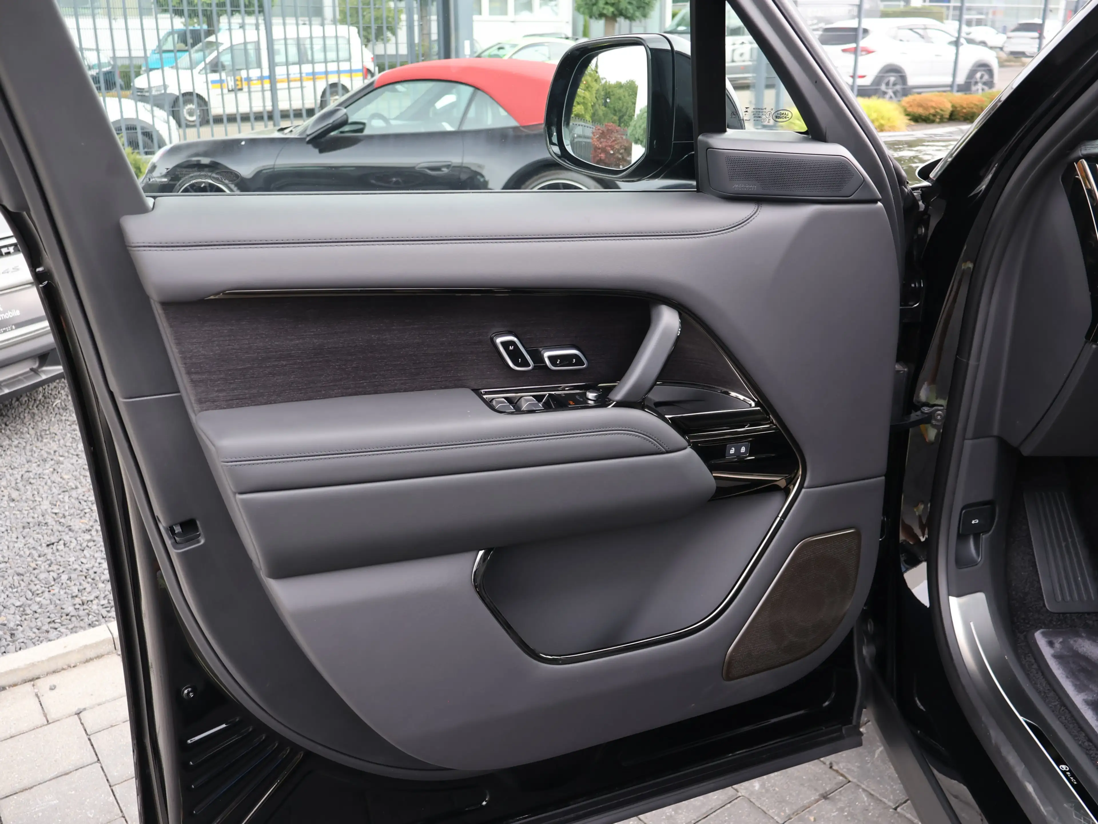 Land Rover Range Rover SV P615 EDITION Black RearTV-Massag — photo 12
