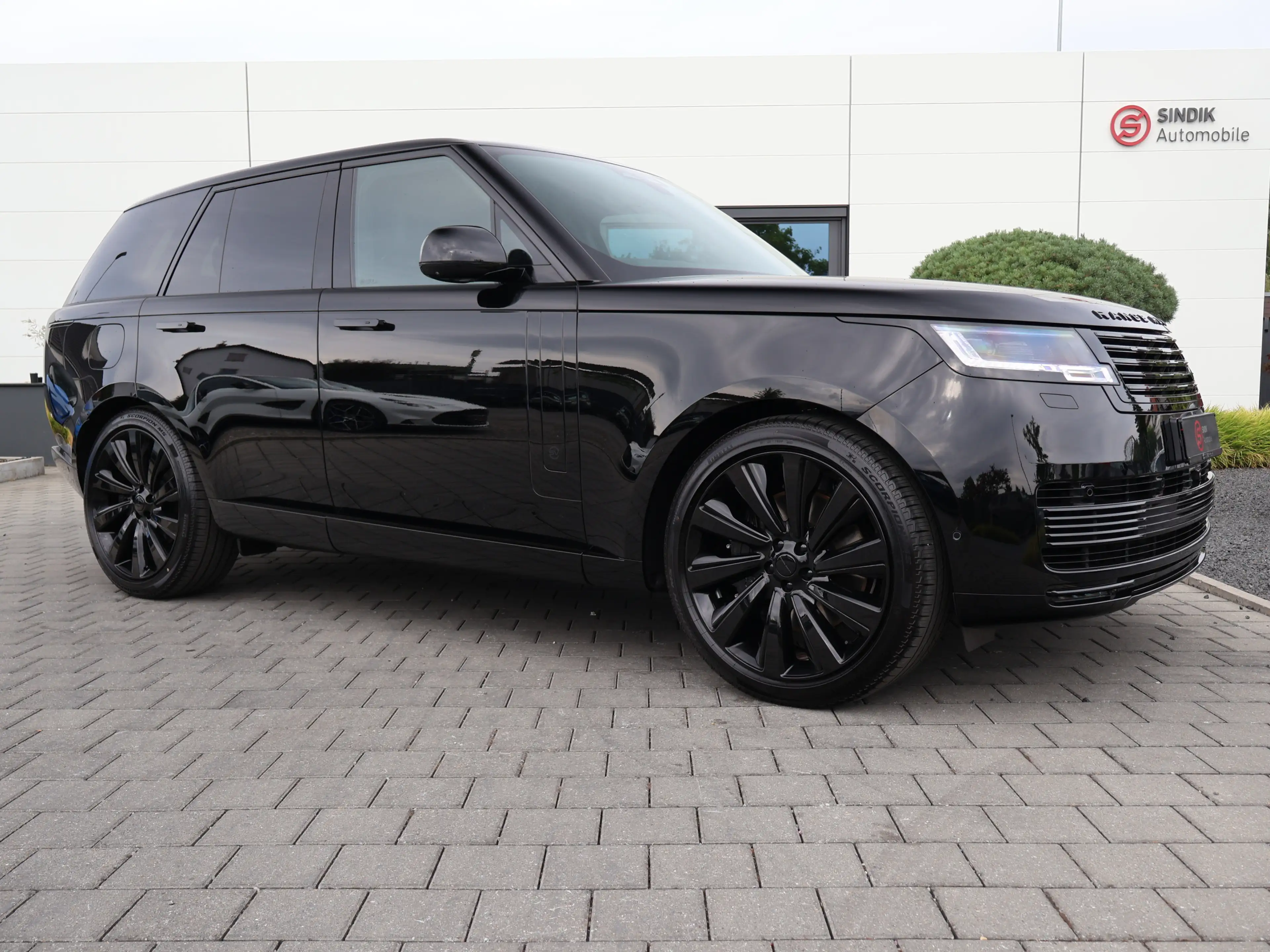 Land Rover Range Rover SV P615 EDITION Black RearTV-Massag — photo 3