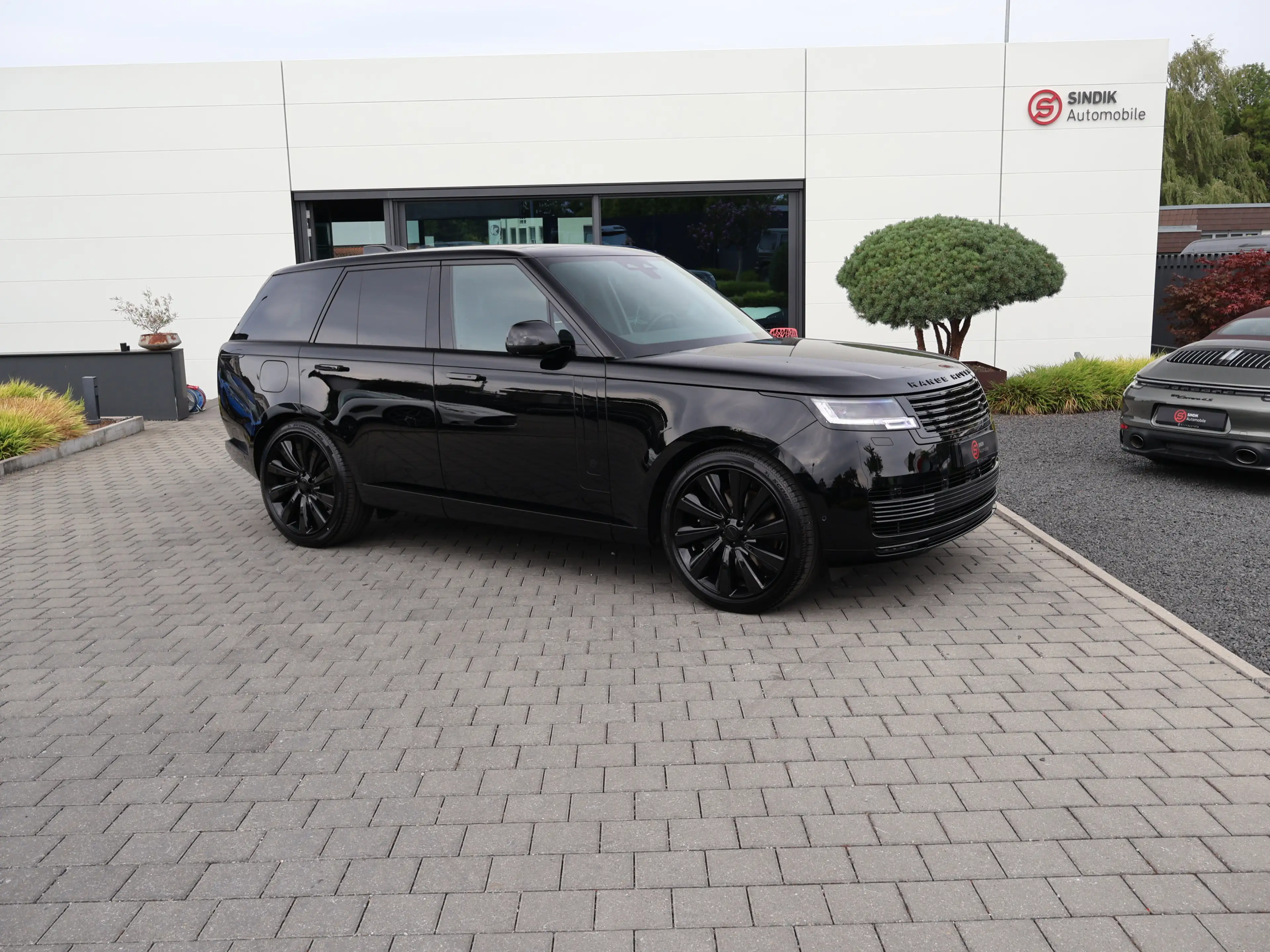 Land Rover Range Rover SV P615 EDITION Black RearTV-Massag — photo 4