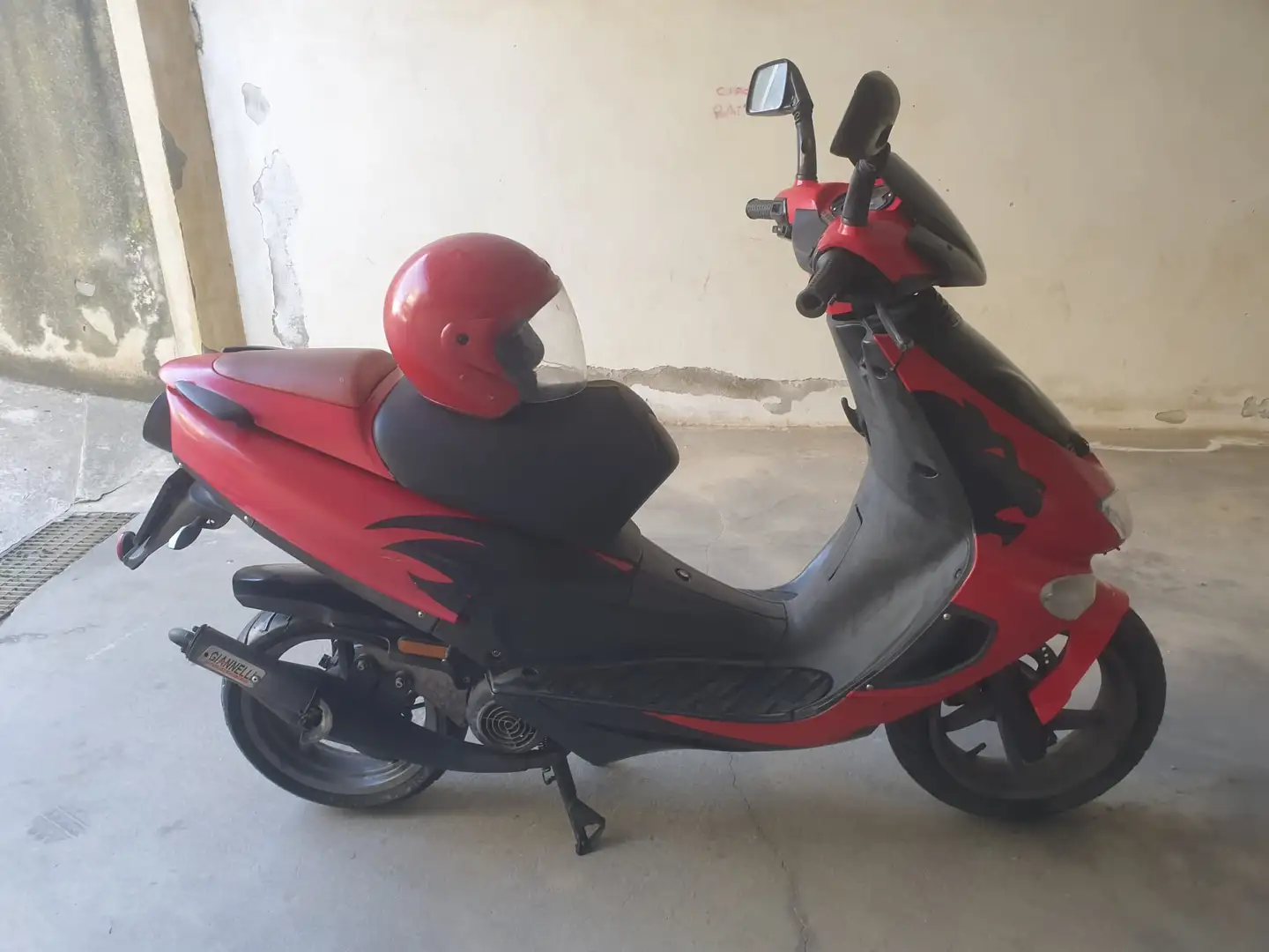 Aprilia SR 50 Rojo - 2