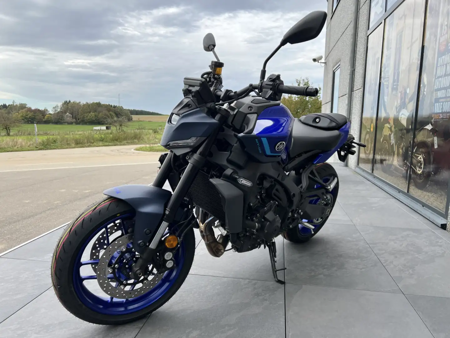 Yamaha MT-09 Y-AMT Modrá - 2