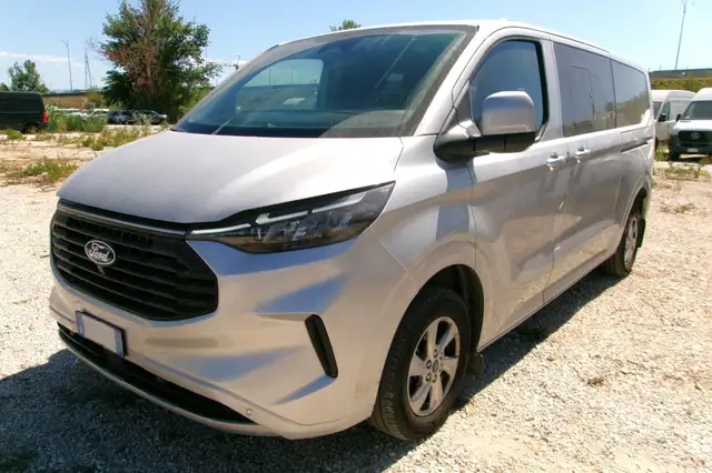 Ford Transit view 3