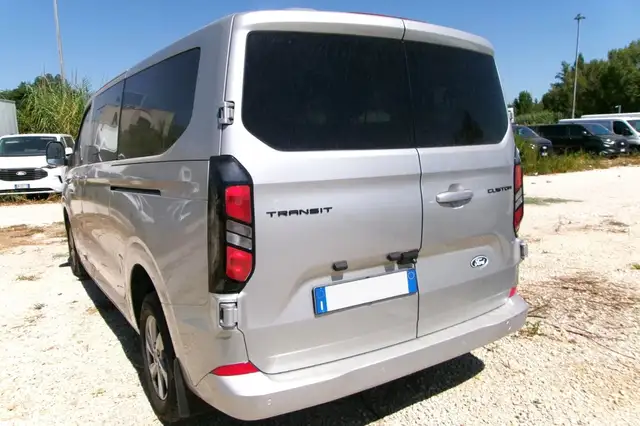 Ford Transit view 4
