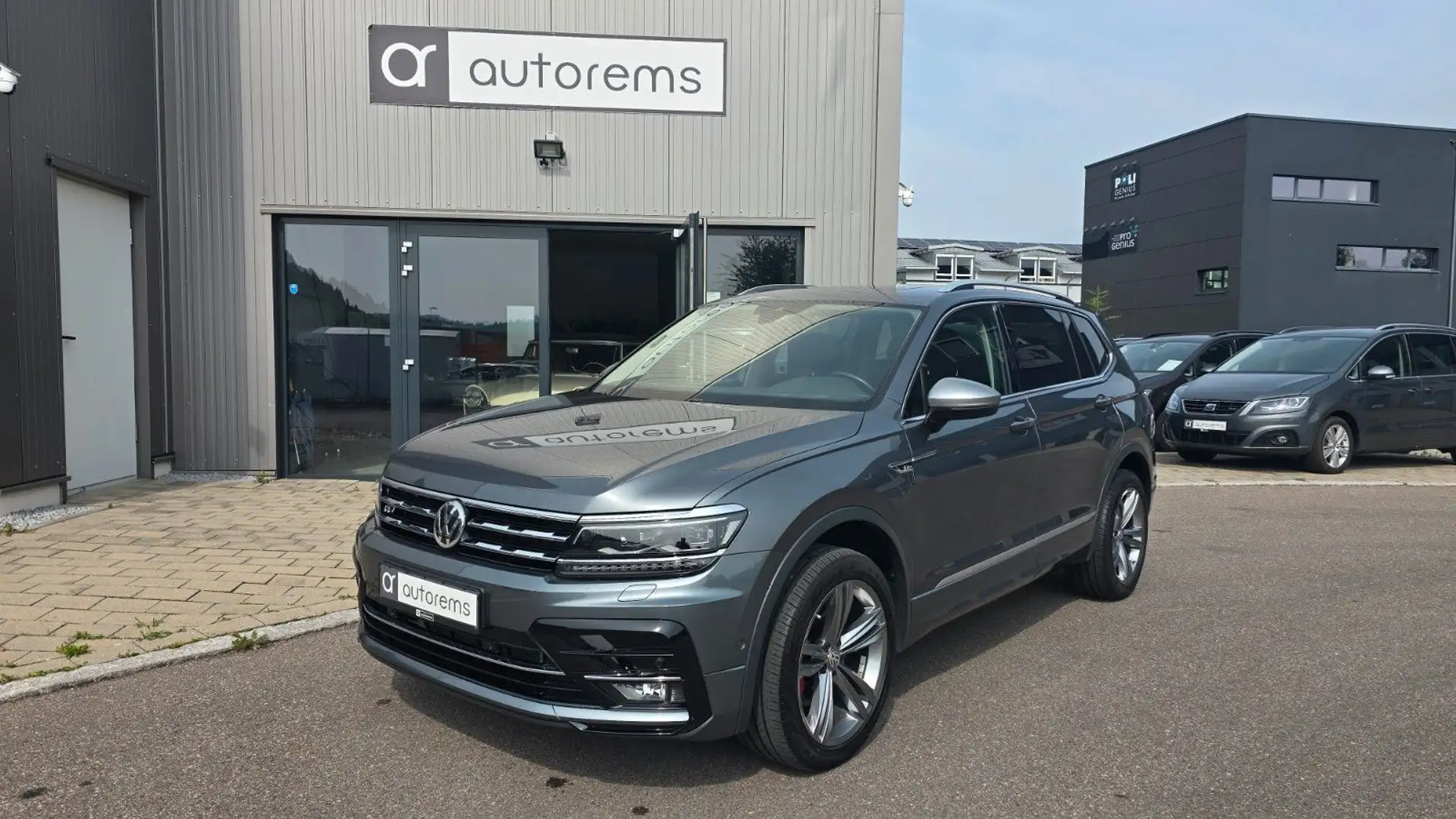 Volkswagen Tiguan Allspace *R-LINE*4MOTION*ACC*ASSIST* Grau - 1
